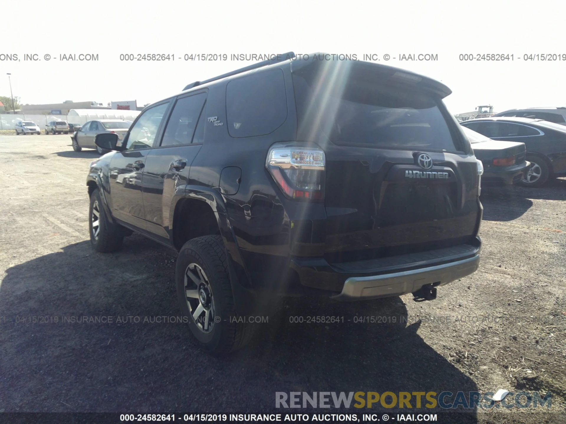 3 Фотография поврежденного автомобиля JTEBU5JR2K5623242 TOYOTA 4RUNNER 2019