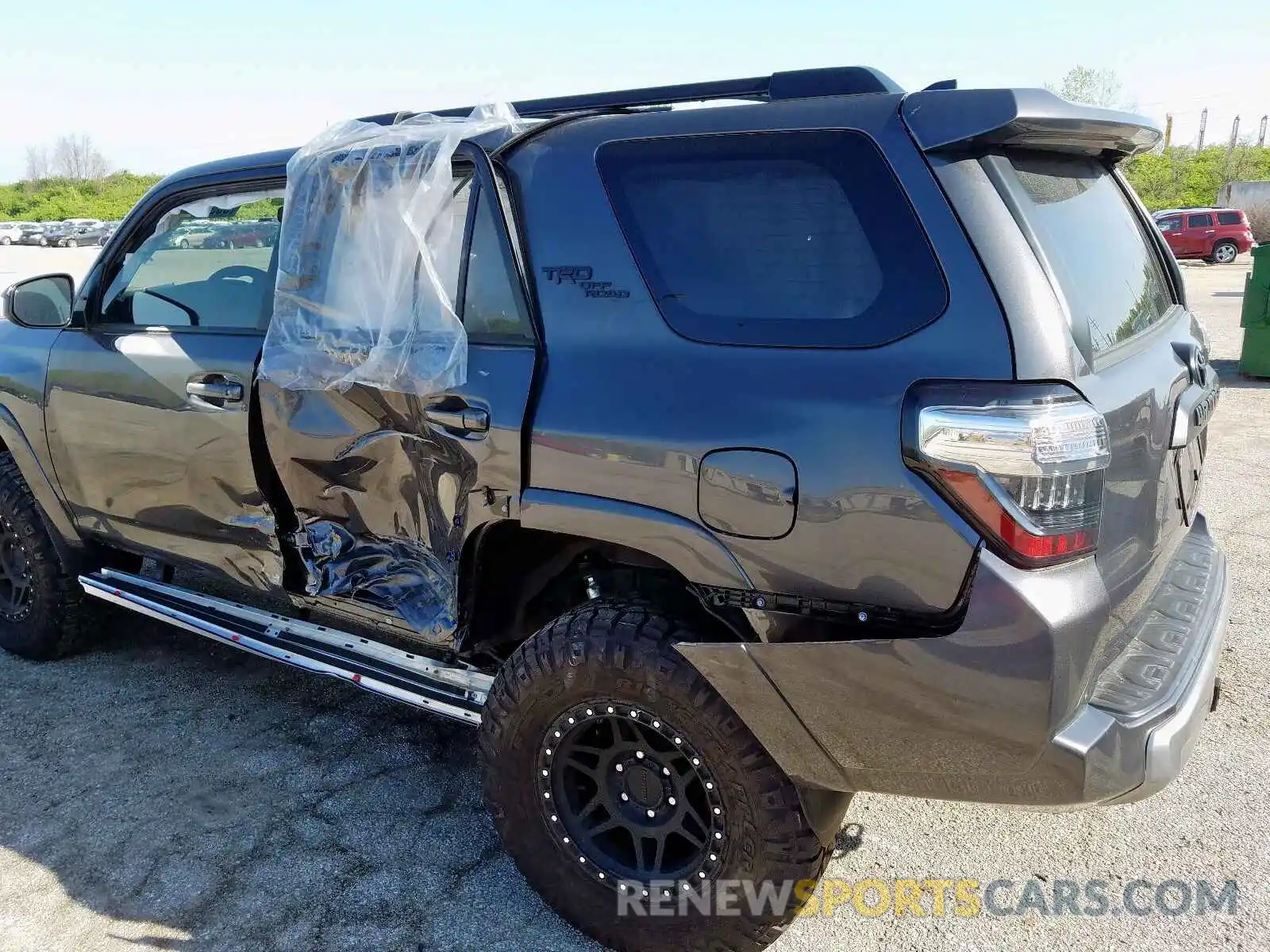 9 Photograph of a damaged car JTEBU5JR2K5624181 TOYOTA 4RUNNER 2019