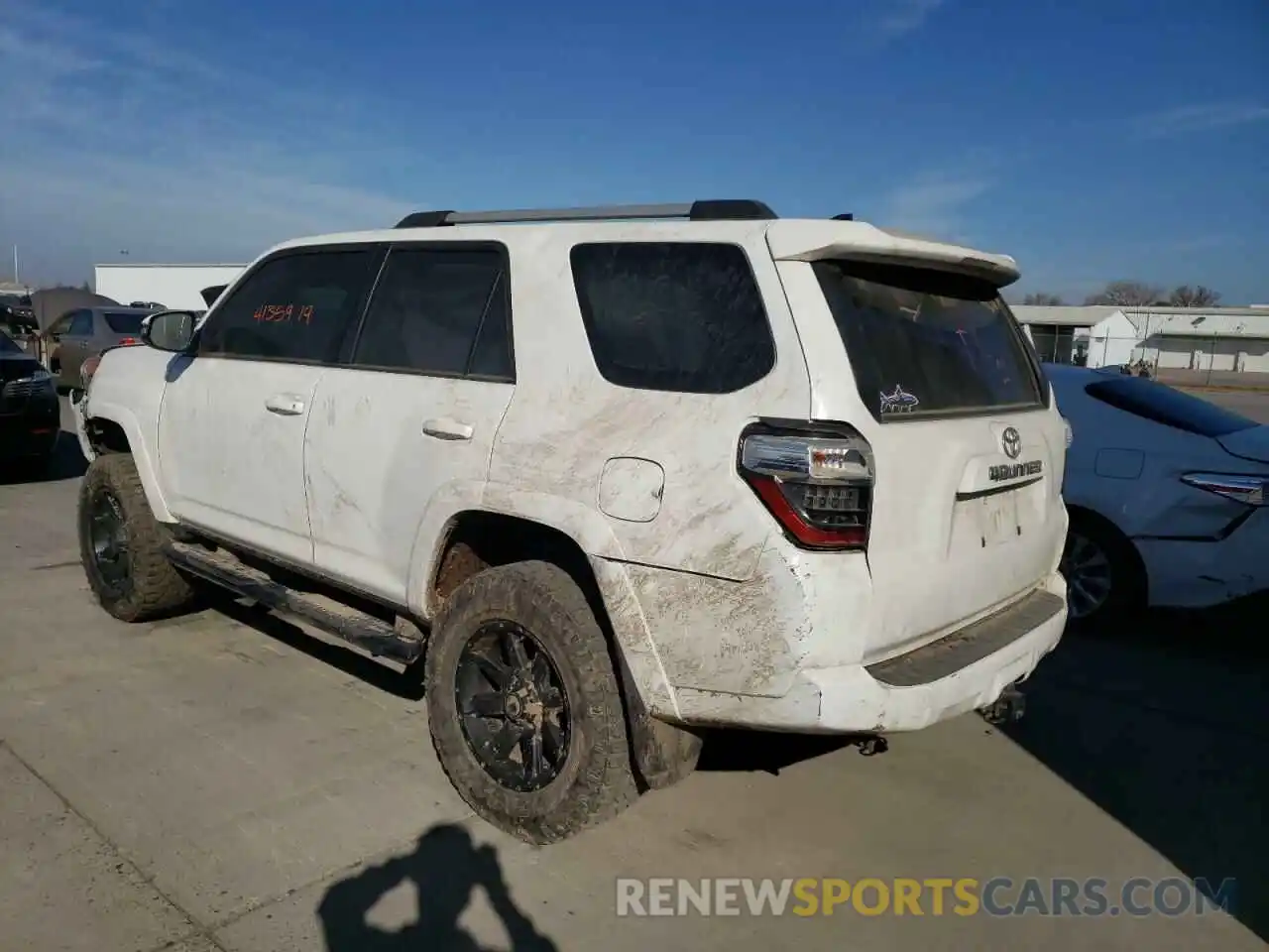 3 Фотография поврежденного автомобиля JTEBU5JR2K5628618 TOYOTA 4RUNNER 2019