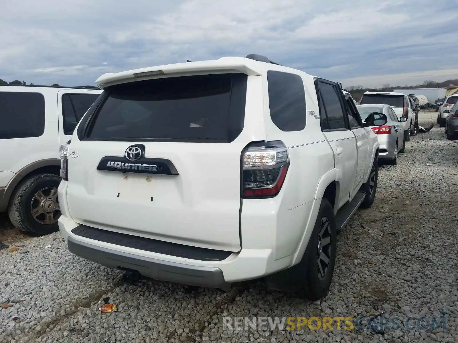 4 Фотография поврежденного автомобиля JTEBU5JR2K5633639 TOYOTA 4RUNNER 2019