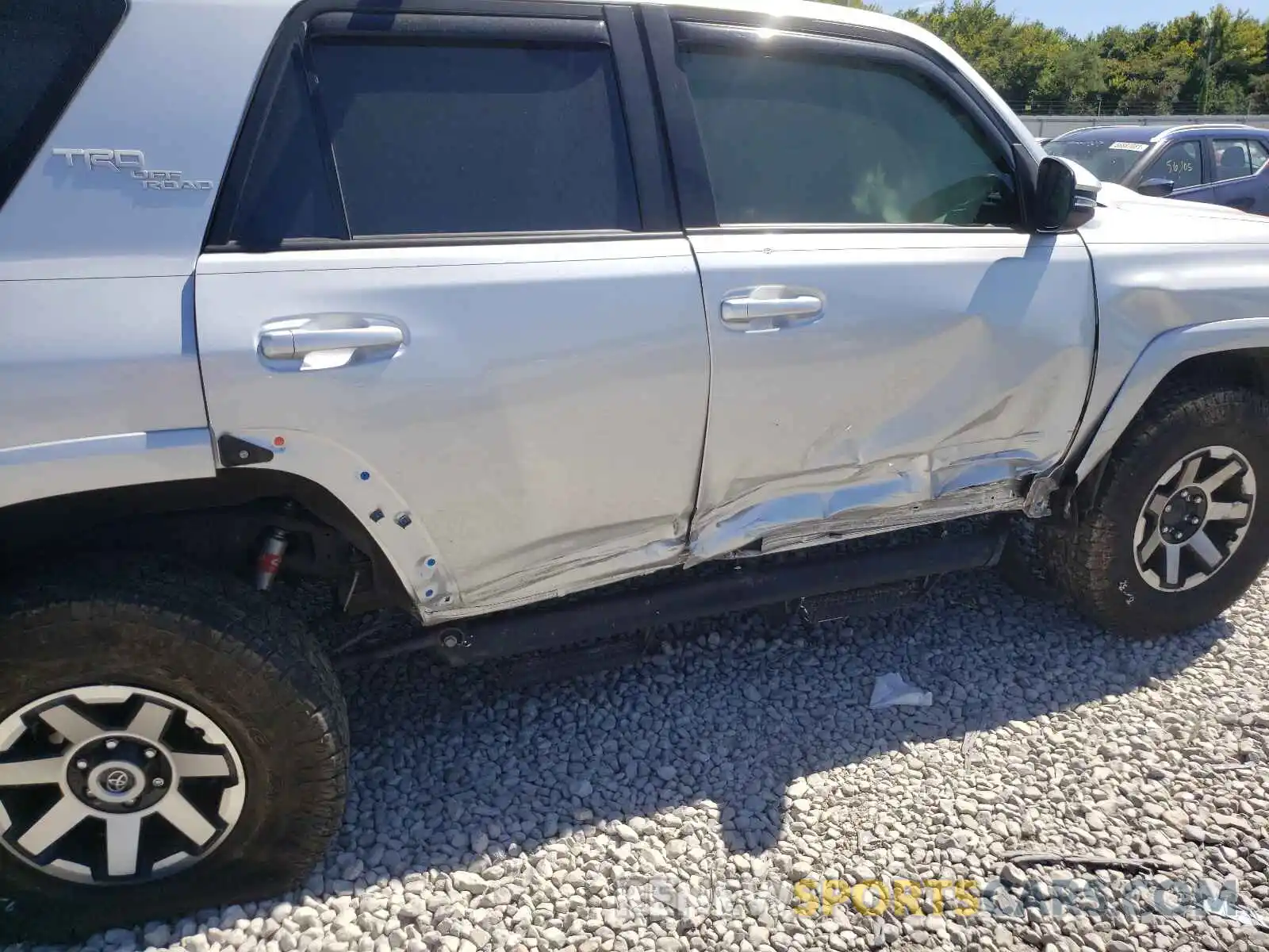 9 Photograph of a damaged car JTEBU5JR2K5635424 TOYOTA 4RUNNER 2019