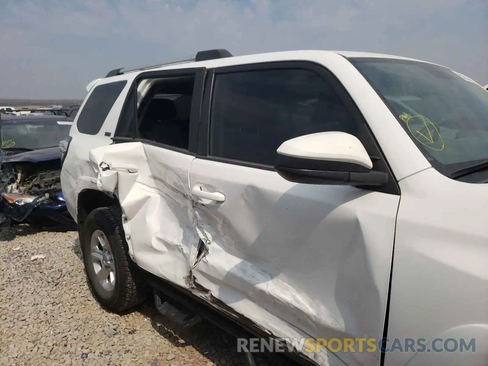 9 Photograph of a damaged car JTEBU5JR2K5646147 TOYOTA 4RUNNER 2019