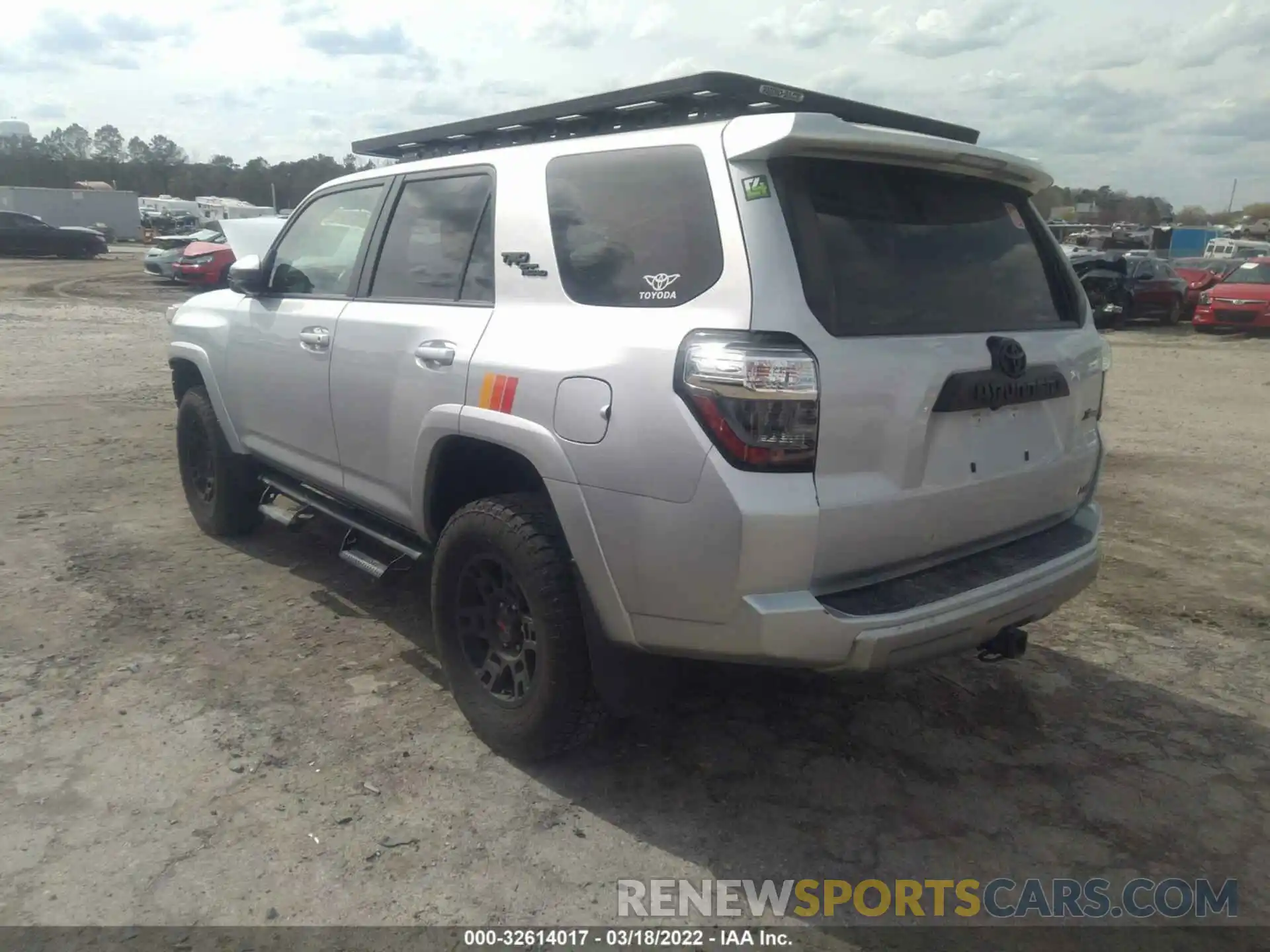 3 Фотография поврежденного автомобиля JTEBU5JR2K5649713 TOYOTA 4RUNNER 2019