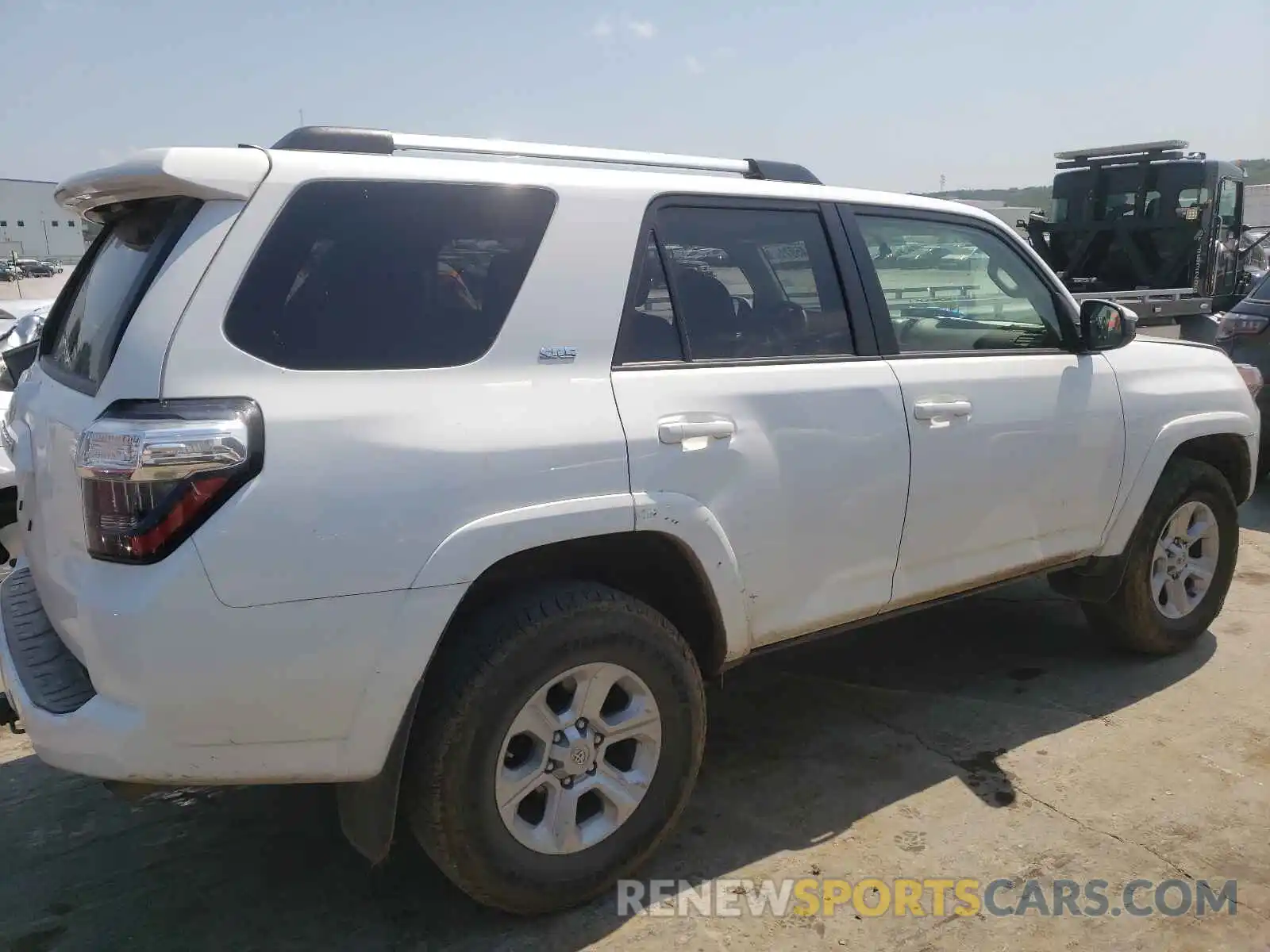 9 Photograph of a damaged car JTEBU5JR2K5660534 TOYOTA 4RUNNER 2019