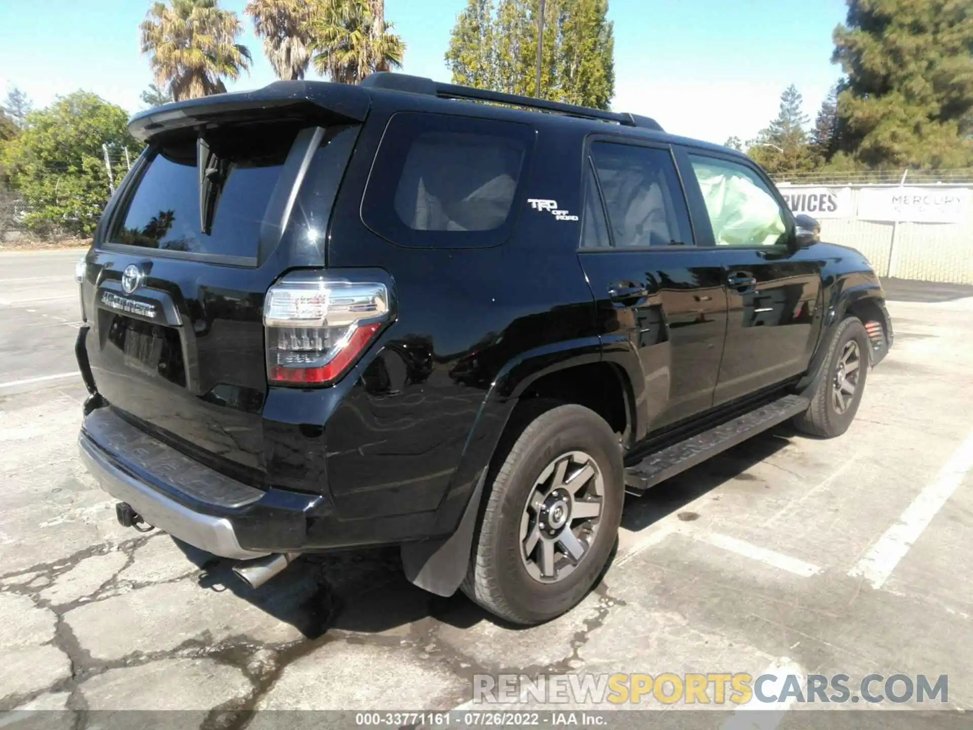 4 Photograph of a damaged car JTEBU5JR2K5660744 TOYOTA 4RUNNER 2019