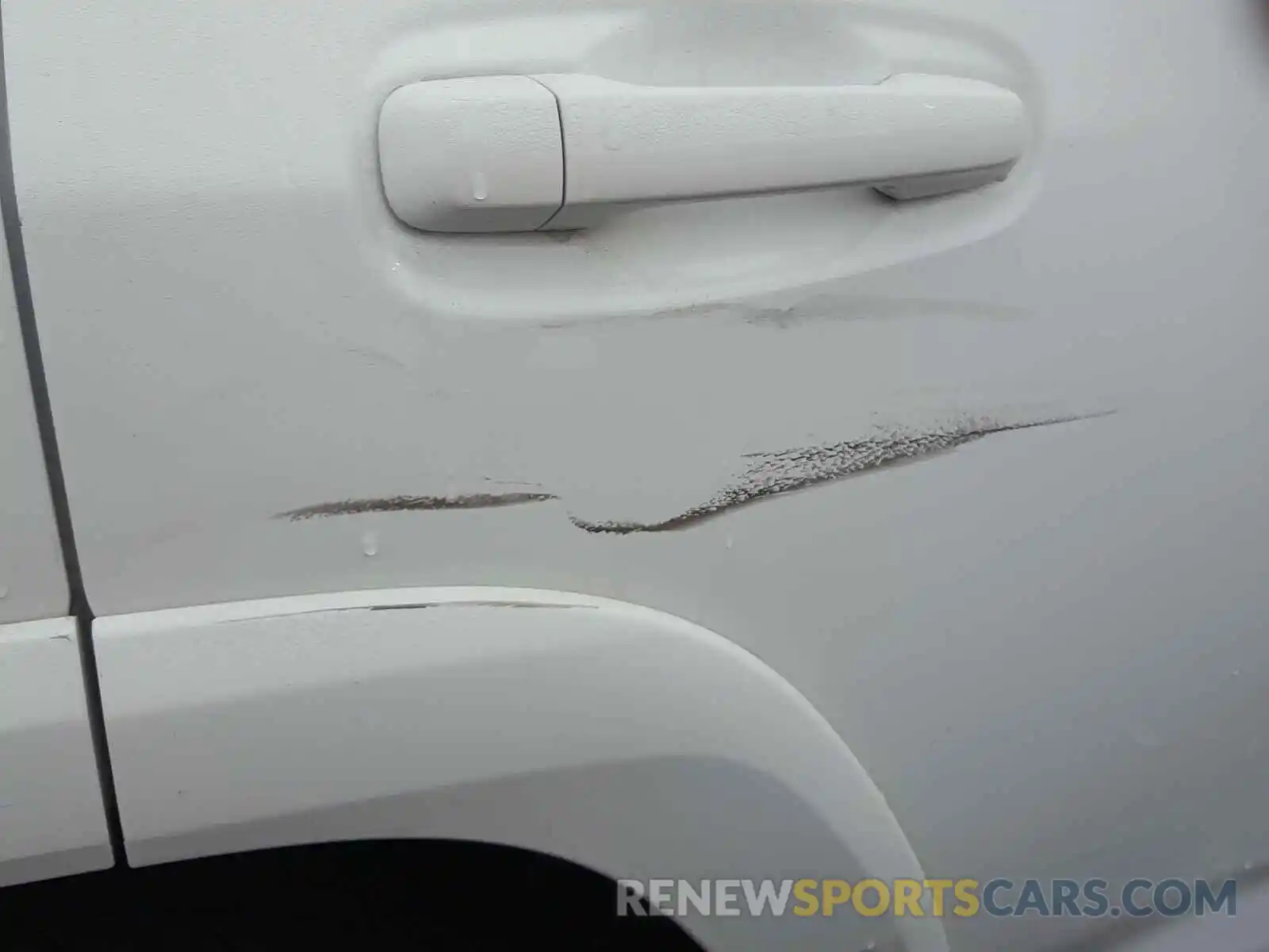 9 Photograph of a damaged car JTEBU5JR2K5663286 TOYOTA 4RUNNER 2019