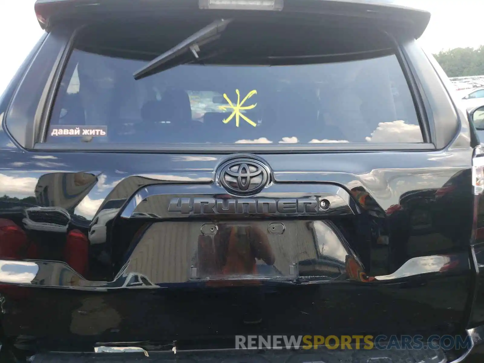 9 Photograph of a damaged car JTEBU5JR2K5667984 TOYOTA 4RUNNER 2019