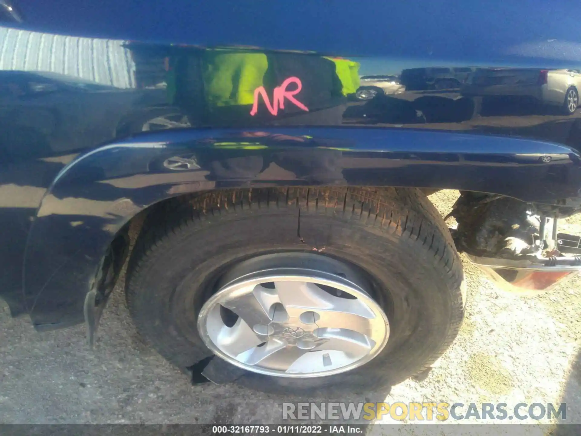 14 Photograph of a damaged car JTEBU5JR2K5668276 TOYOTA 4RUNNER 2019