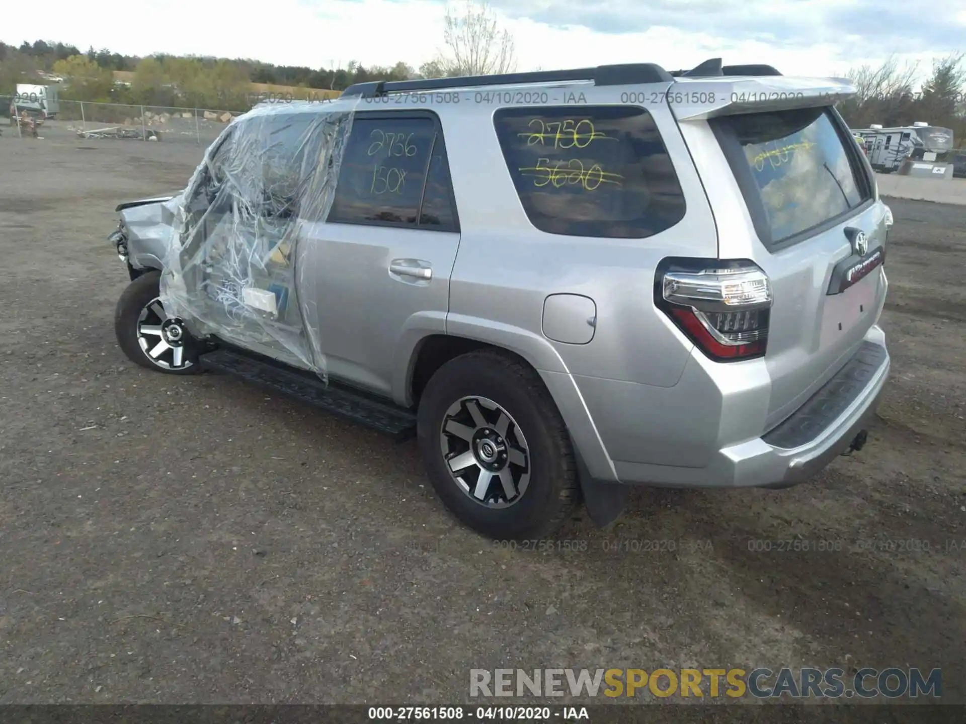 3 Фотография поврежденного автомобиля JTEBU5JR2K5677785 TOYOTA 4RUNNER 2019