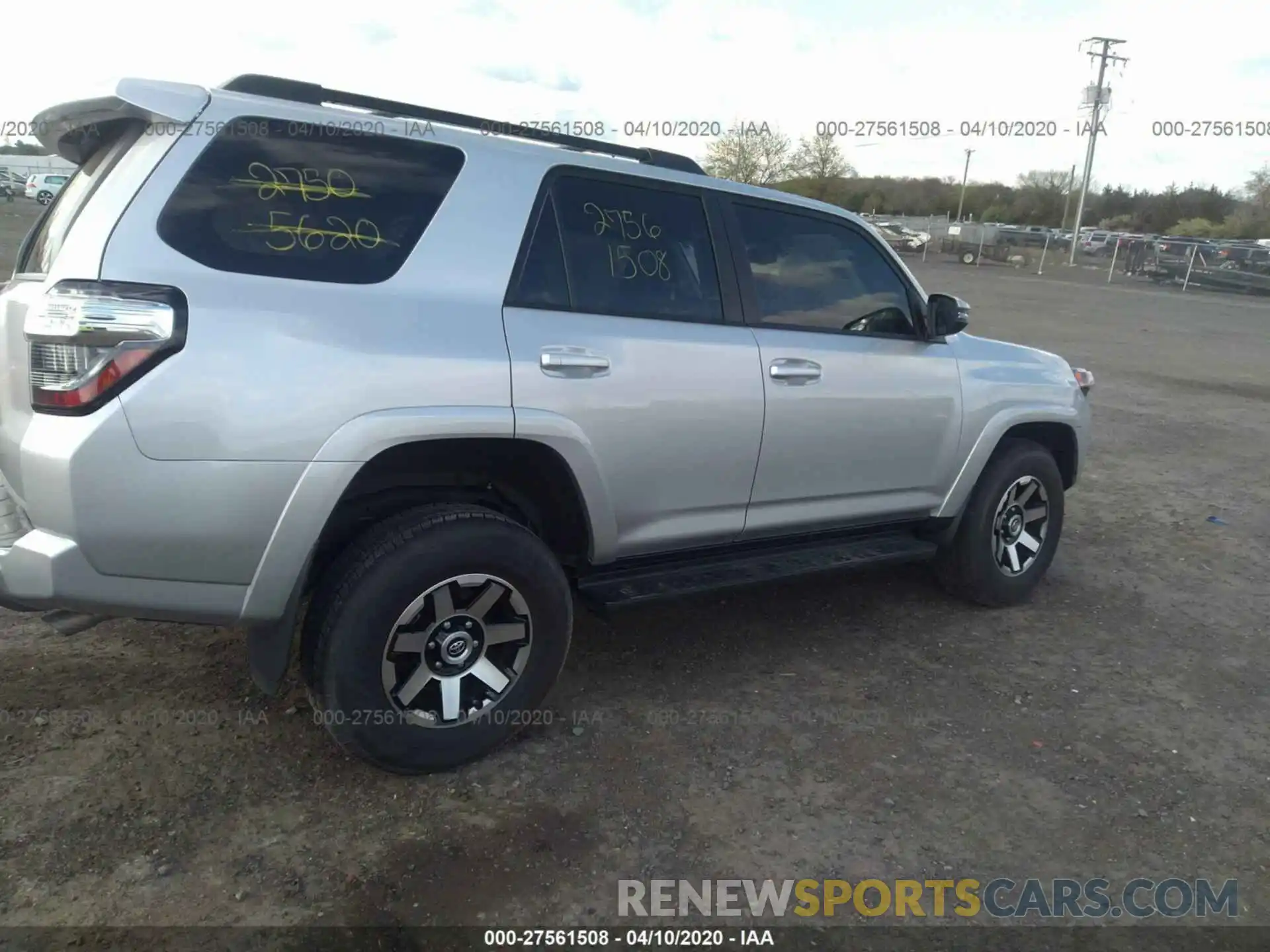 4 Фотография поврежденного автомобиля JTEBU5JR2K5677785 TOYOTA 4RUNNER 2019