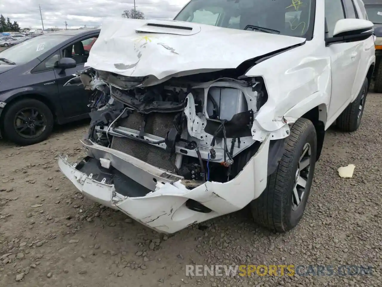 9 Photograph of a damaged car JTEBU5JR2K5680928 TOYOTA 4RUNNER 2019