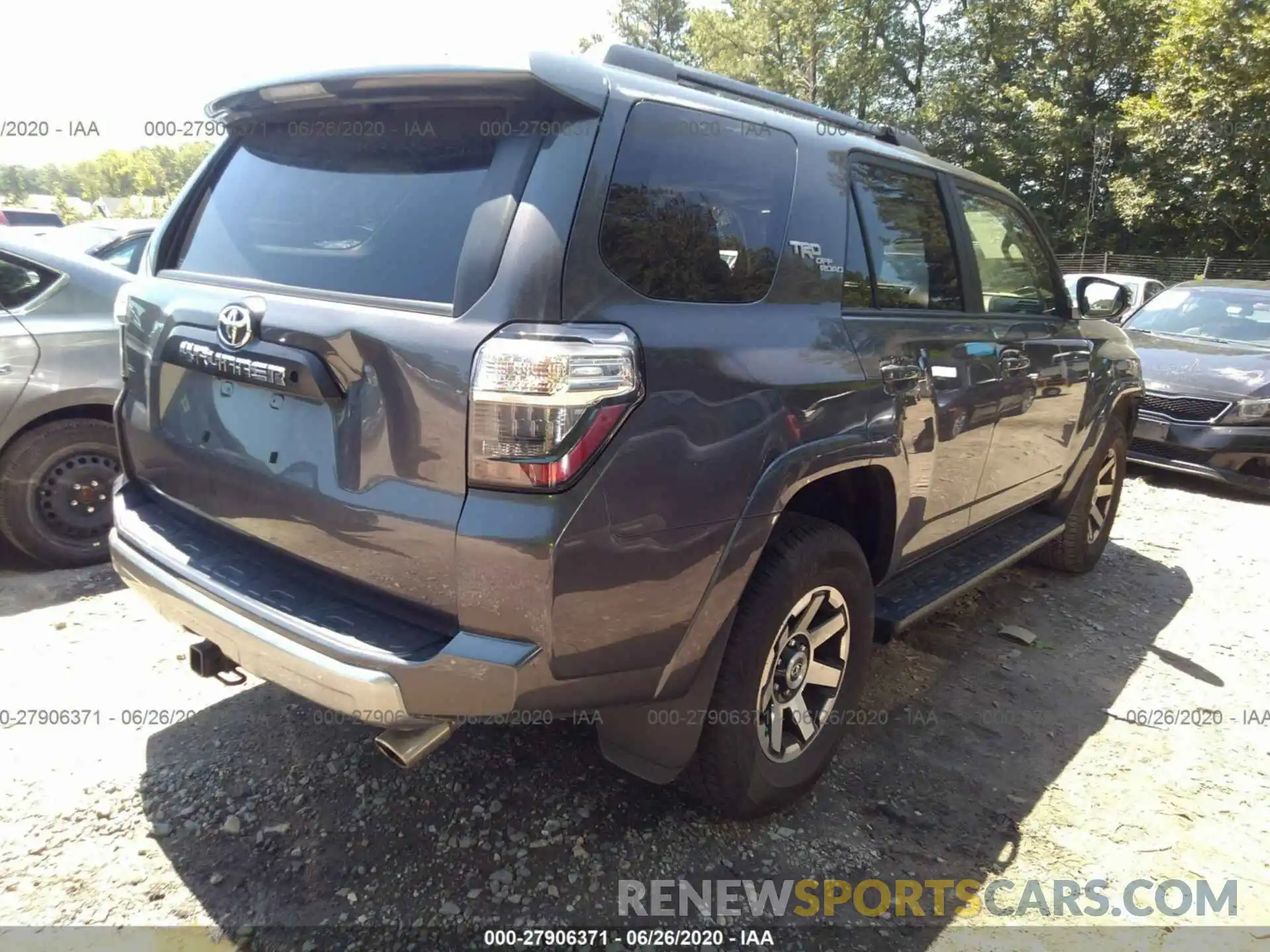 4 Фотография поврежденного автомобиля JTEBU5JR2K5689662 TOYOTA 4RUNNER 2019