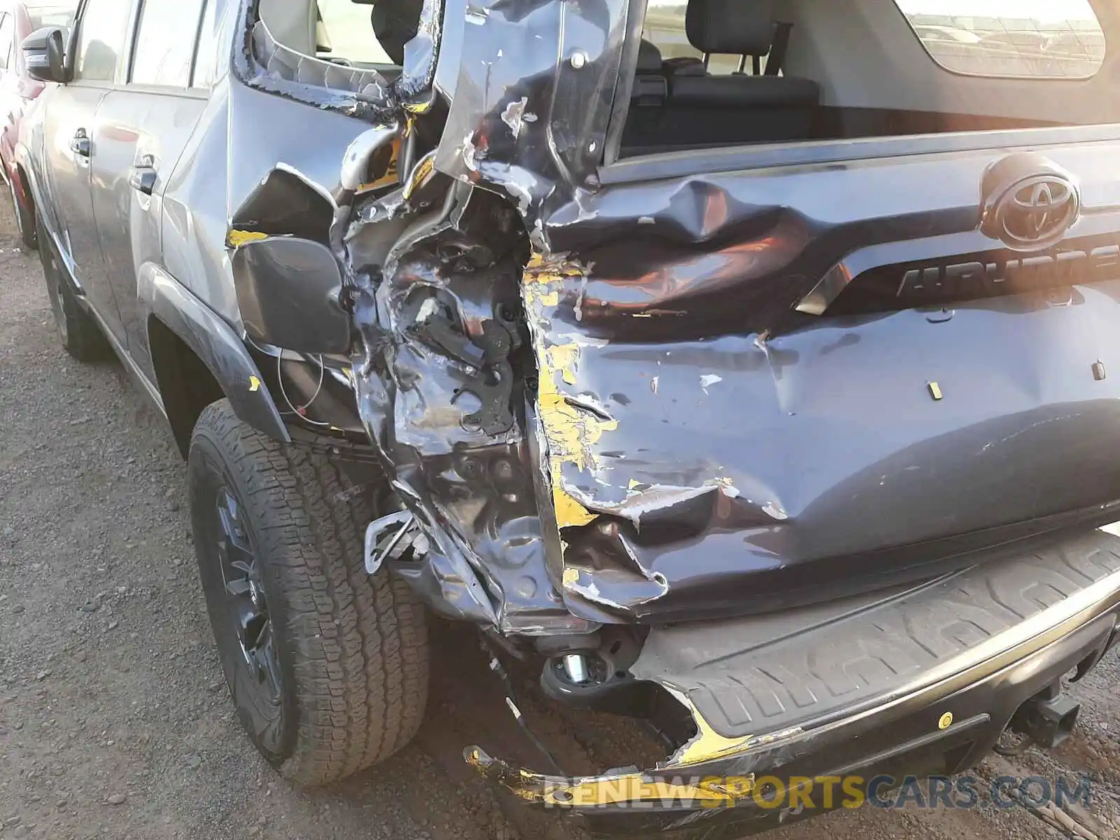 9 Photograph of a damaged car JTEBU5JR2K5702586 TOYOTA 4RUNNER 2019