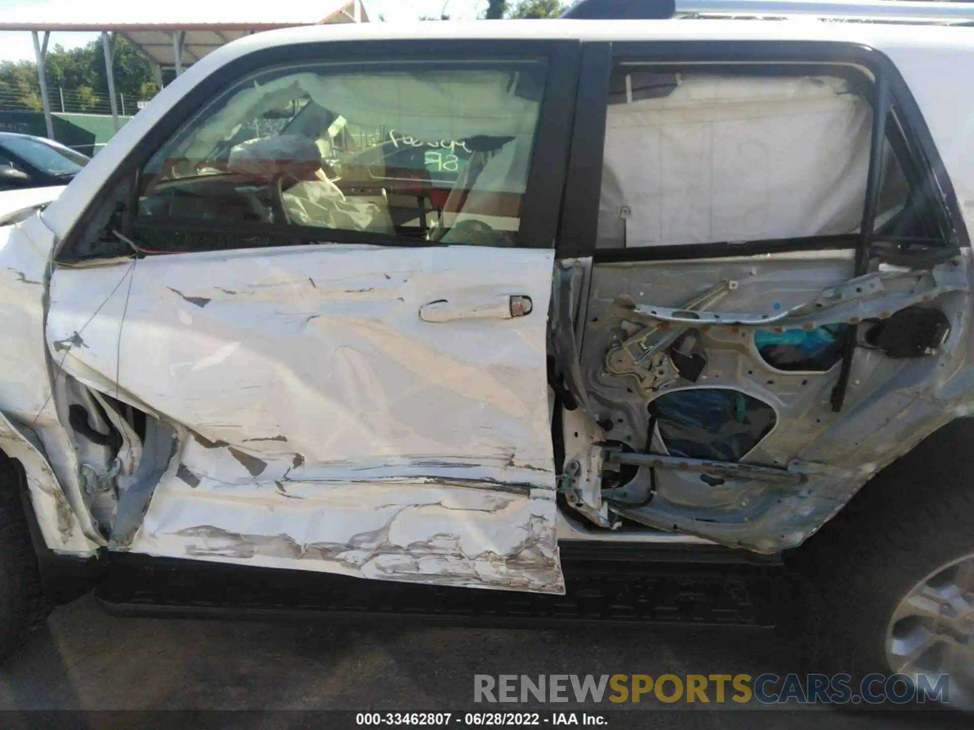 6 Photograph of a damaged car JTEBU5JR2K5705925 TOYOTA 4RUNNER 2019