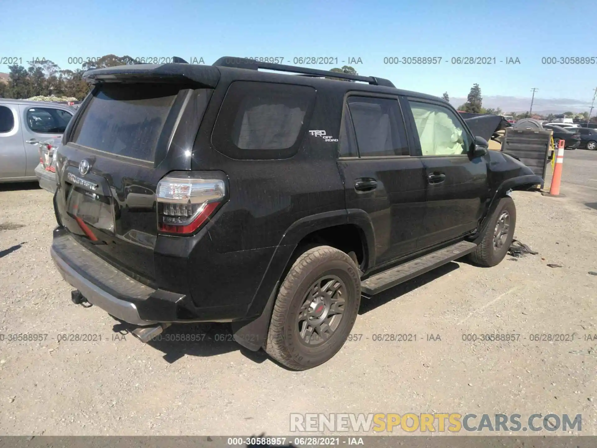 4 Photograph of a damaged car JTEBU5JR2K5708288 TOYOTA 4RUNNER 2019