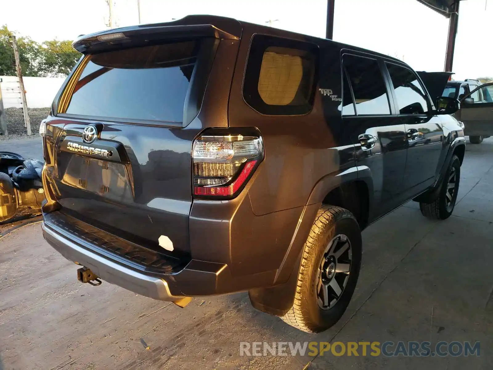 4 Photograph of a damaged car JTEBU5JR2K5711210 TOYOTA 4RUNNER 2019