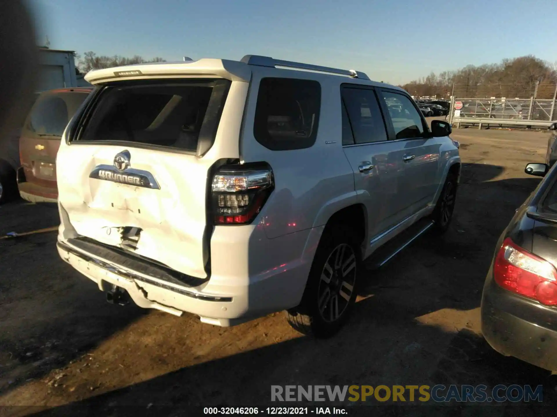 4 Фотография поврежденного автомобиля JTEBU5JR2K5716732 TOYOTA 4RUNNER 2019