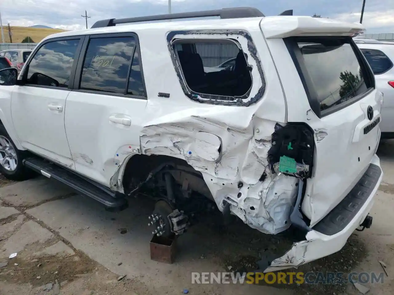 9 Photograph of a damaged car JTEBU5JR2K5734955 TOYOTA 4RUNNER 2019