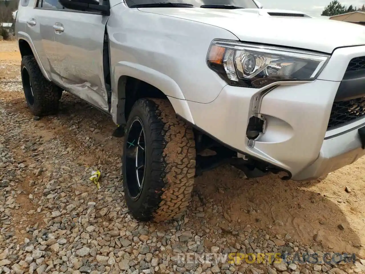 9 Photograph of a damaged car JTEBU5JR2K5734972 TOYOTA 4RUNNER 2019