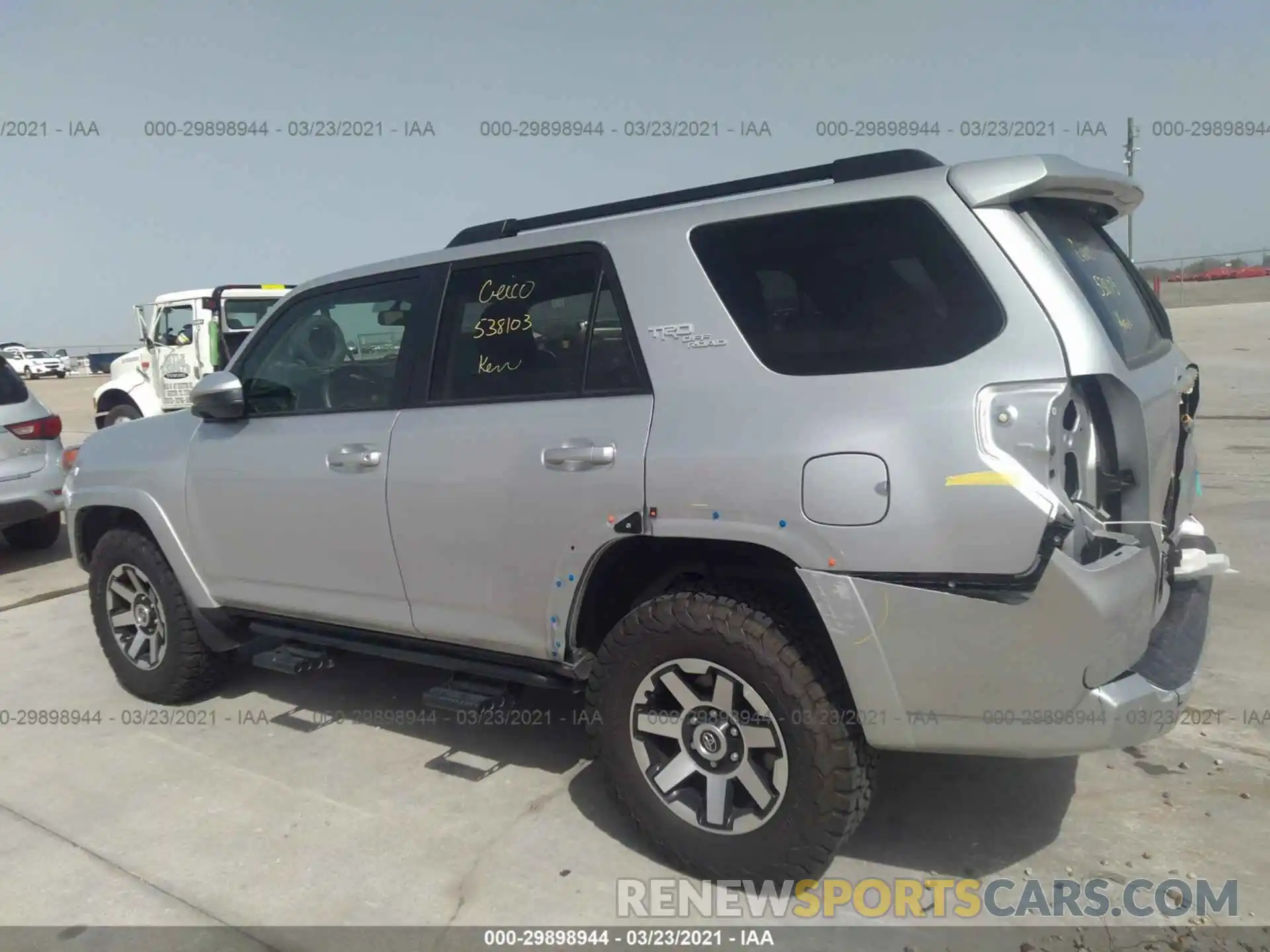 3 Фотография поврежденного автомобиля JTEBU5JR3K5613139 TOYOTA 4RUNNER 2019