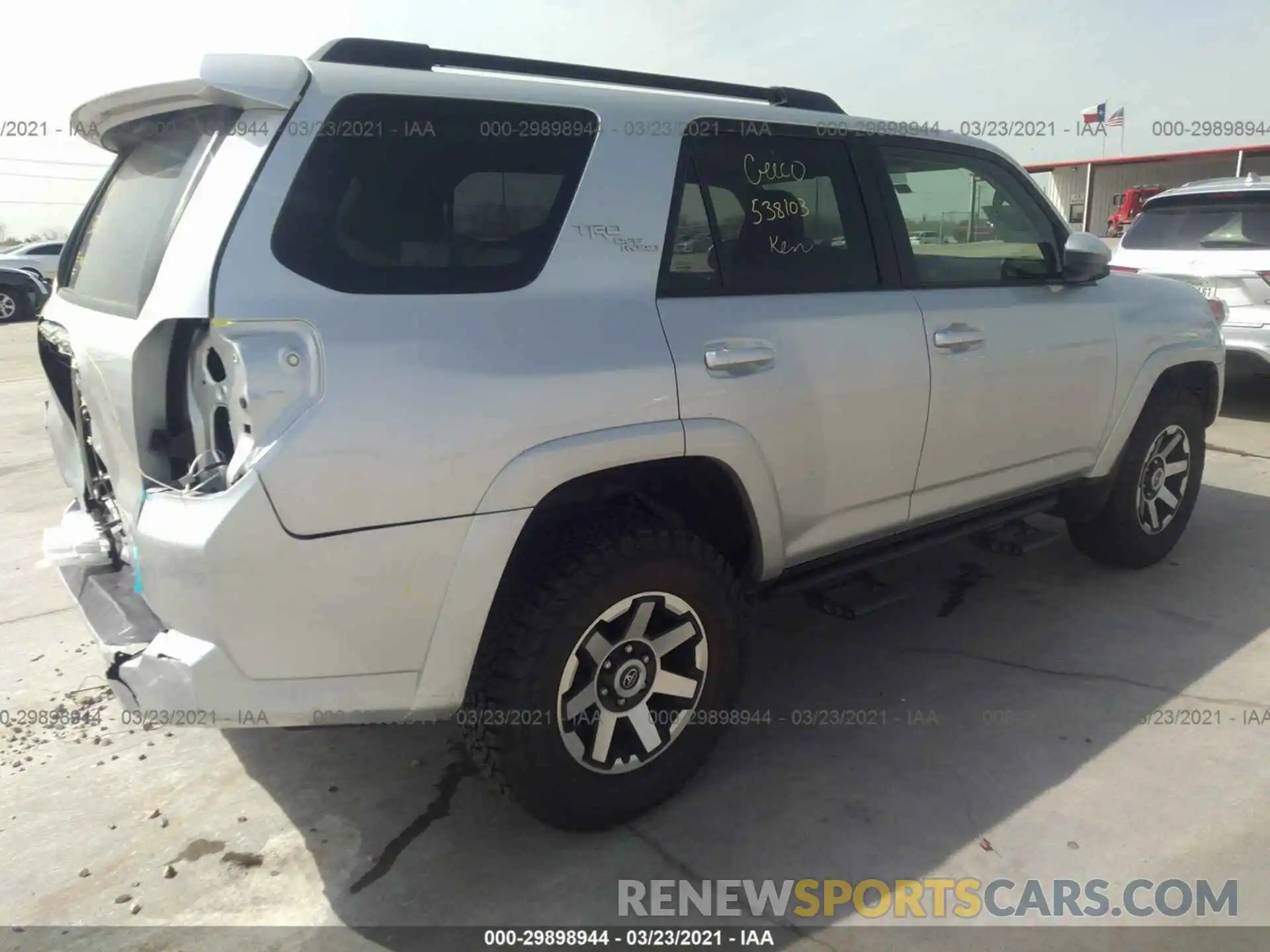 4 Фотография поврежденного автомобиля JTEBU5JR3K5613139 TOYOTA 4RUNNER 2019