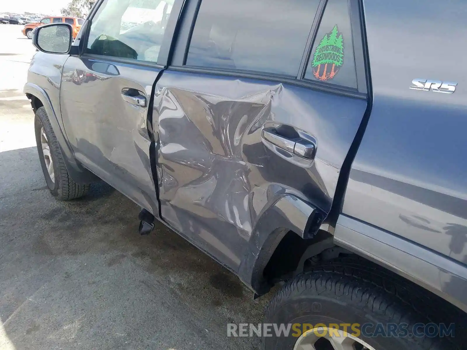 9 Photograph of a damaged car JTEBU5JR3K5614646 TOYOTA 4RUNNER 2019