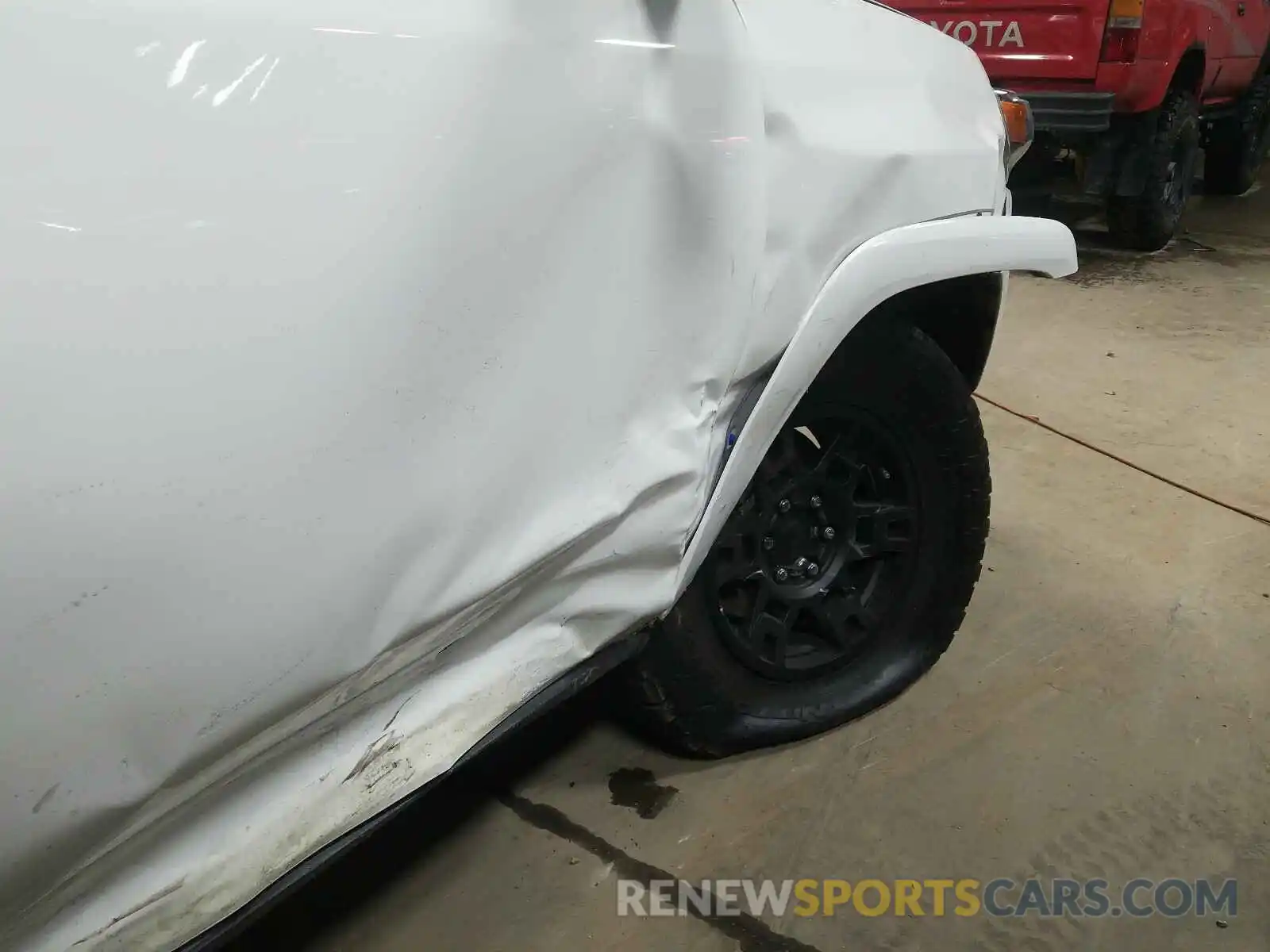 9 Photograph of a damaged car JTEBU5JR3K5620821 TOYOTA 4RUNNER 2019