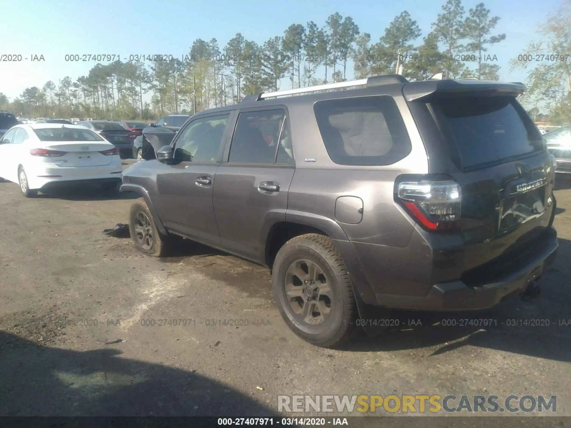 3 Фотография поврежденного автомобиля JTEBU5JR3K5624044 TOYOTA 4RUNNER 2019