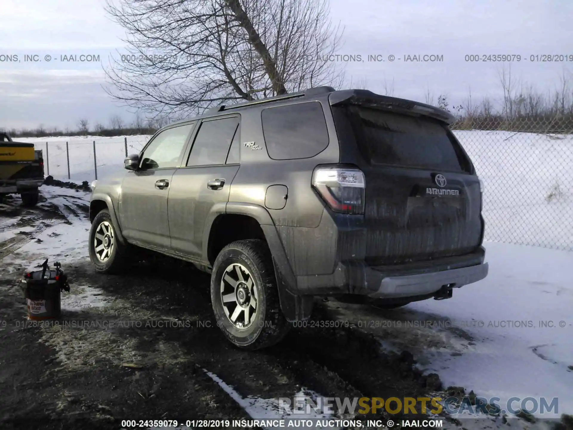 3 Фотография поврежденного автомобиля JTEBU5JR3K5629860 TOYOTA 4RUNNER 2019