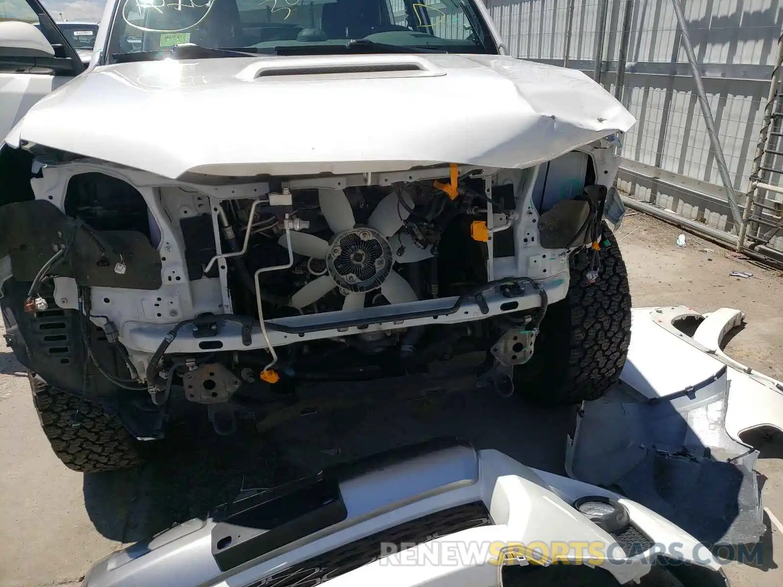 9 Фотография поврежденного автомобиля JTEBU5JR3K5631253 TOYOTA 4RUNNER 2019