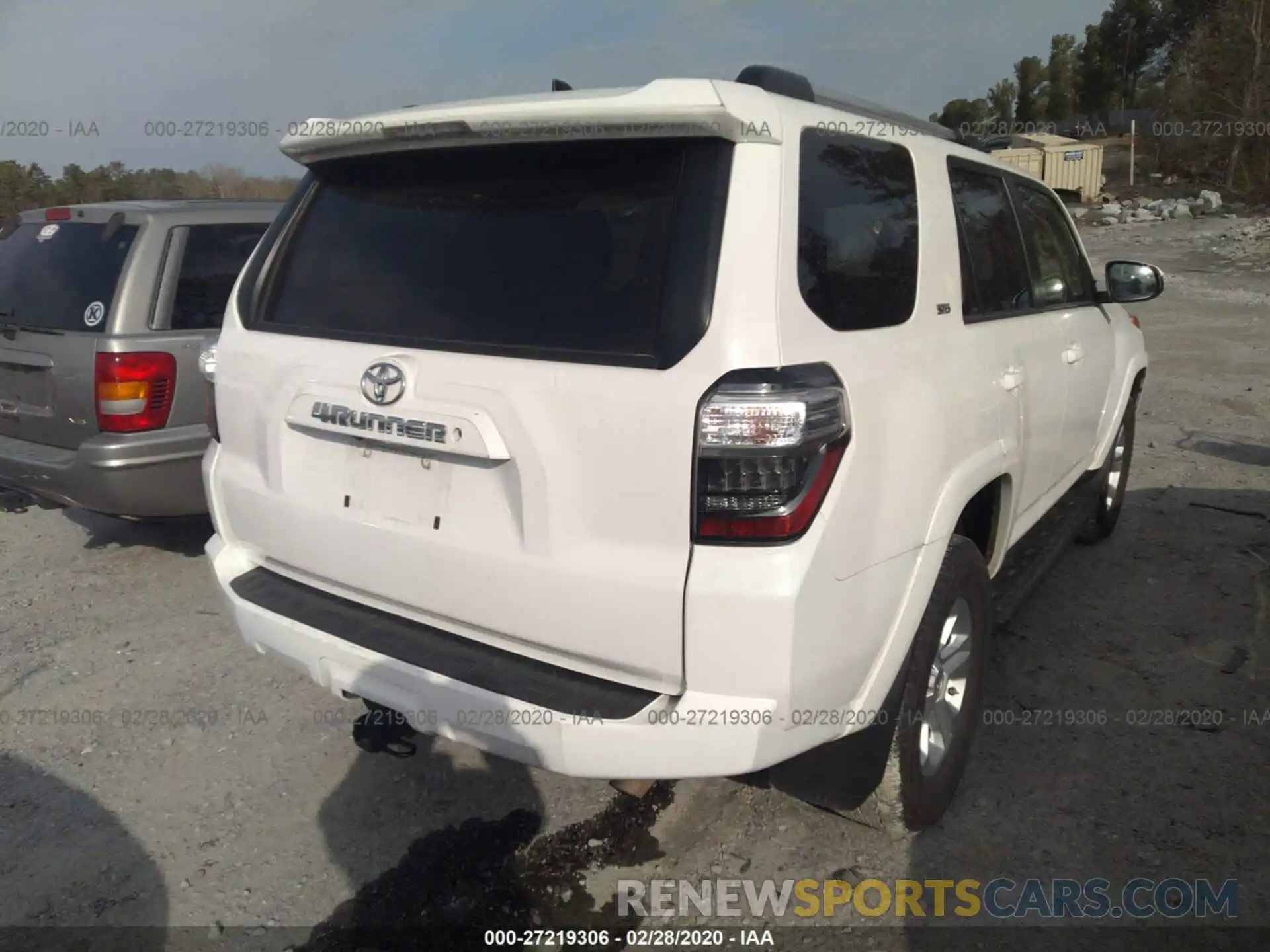 4 Фотография поврежденного автомобиля JTEBU5JR3K5631849 TOYOTA 4RUNNER 2019