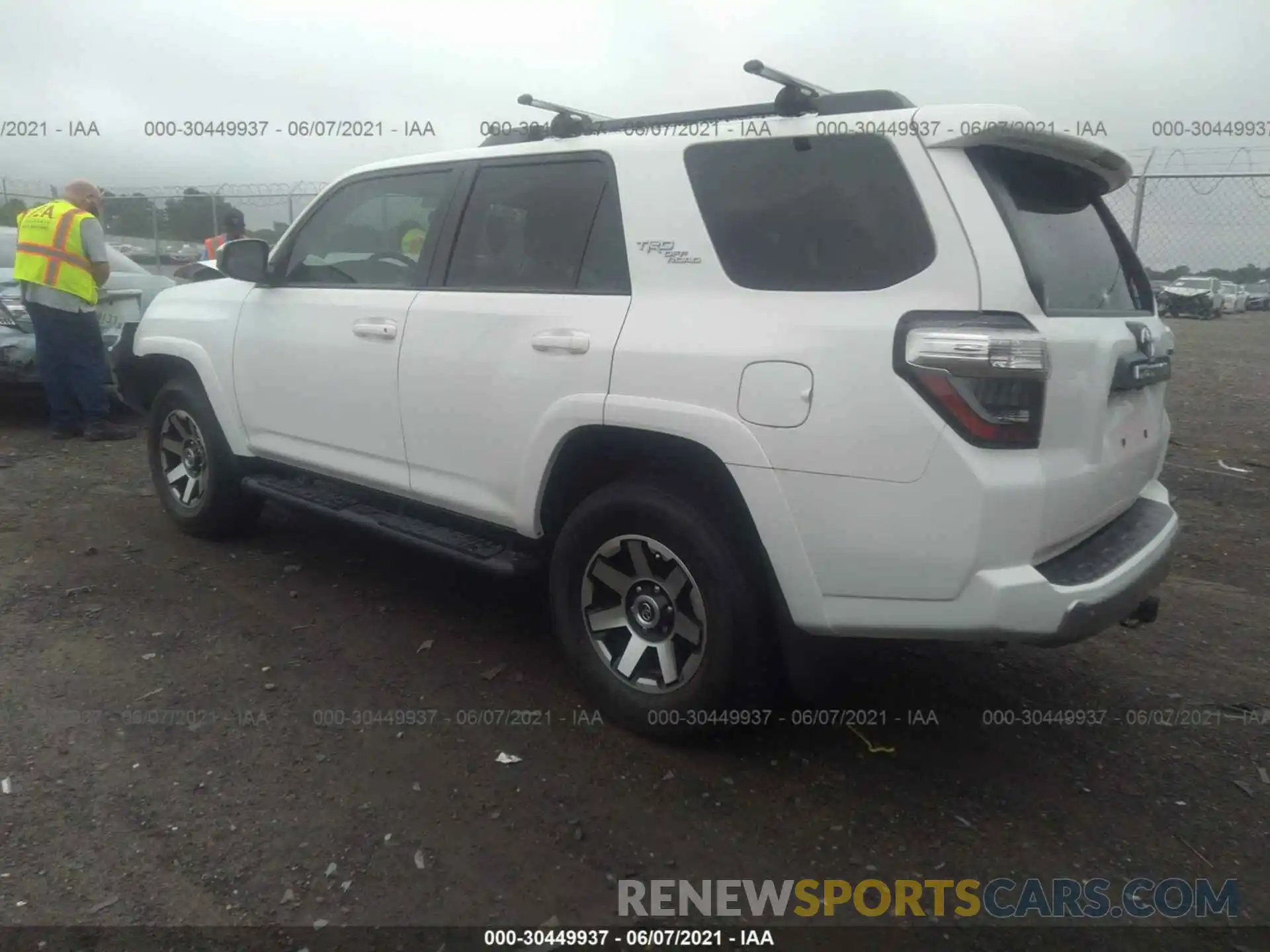 3 Фотография поврежденного автомобиля JTEBU5JR3K5634413 TOYOTA 4RUNNER 2019