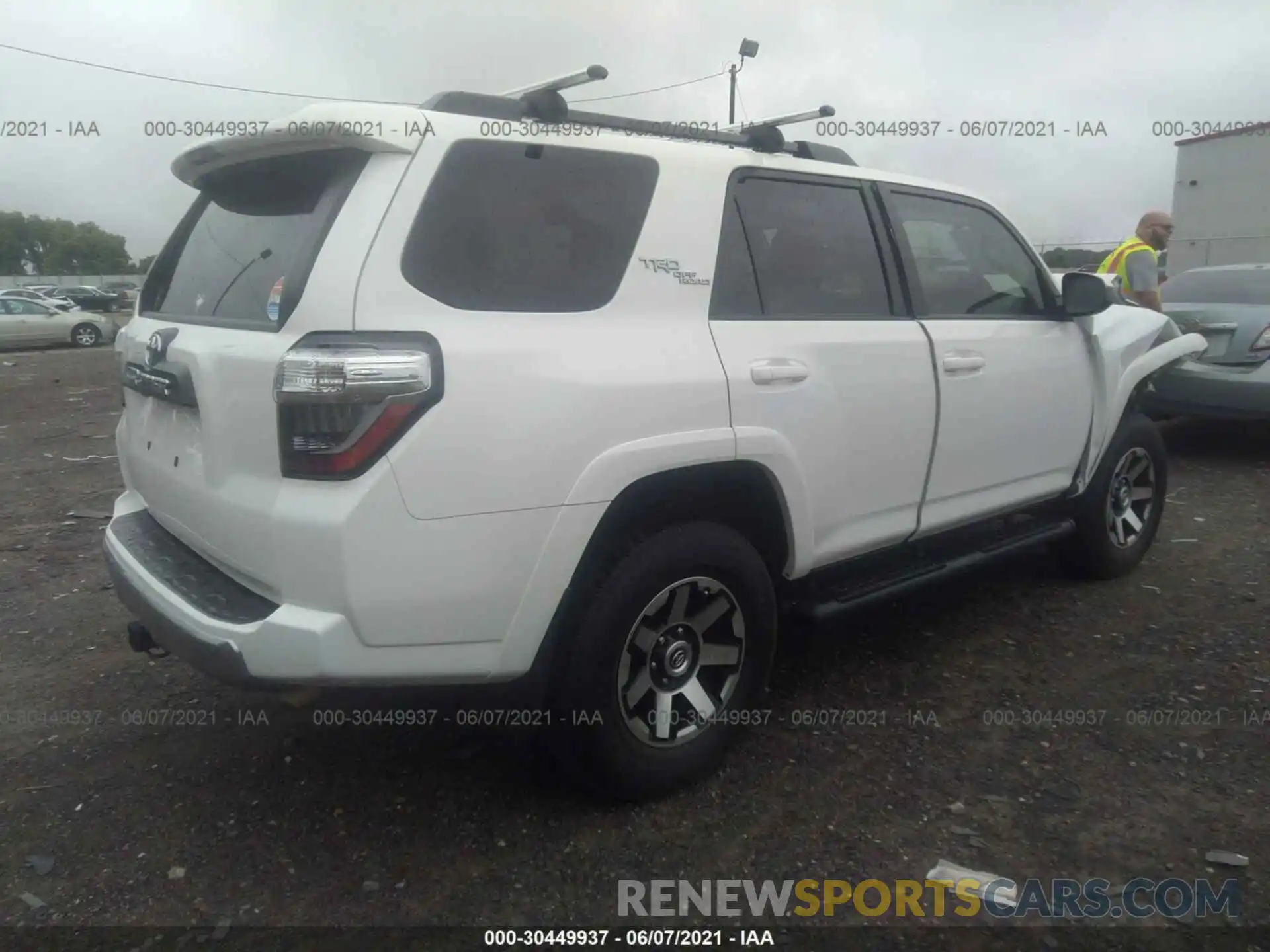 4 Фотография поврежденного автомобиля JTEBU5JR3K5634413 TOYOTA 4RUNNER 2019