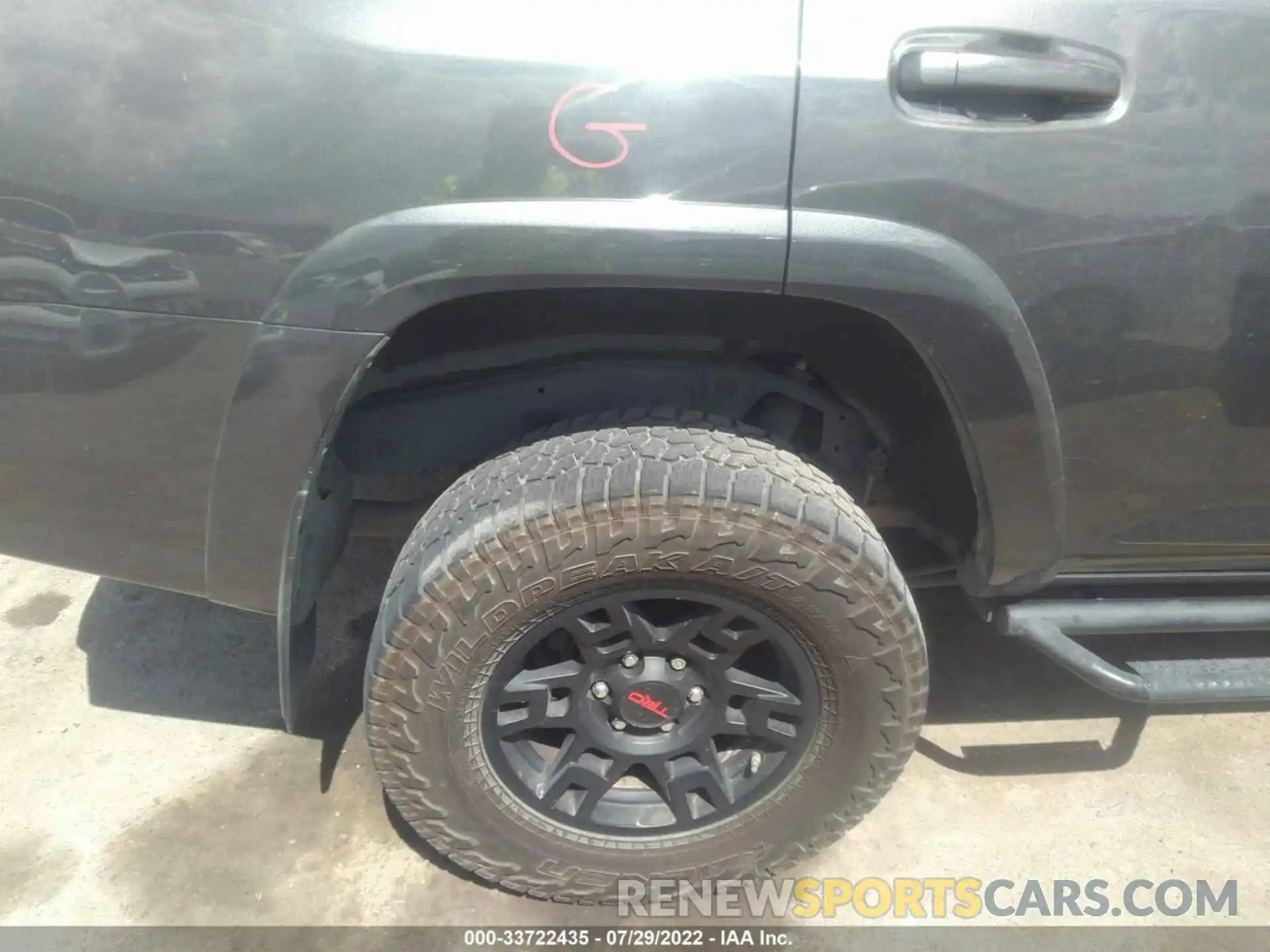 16 Photograph of a damaged car JTEBU5JR3K5642222 TOYOTA 4RUNNER 2019