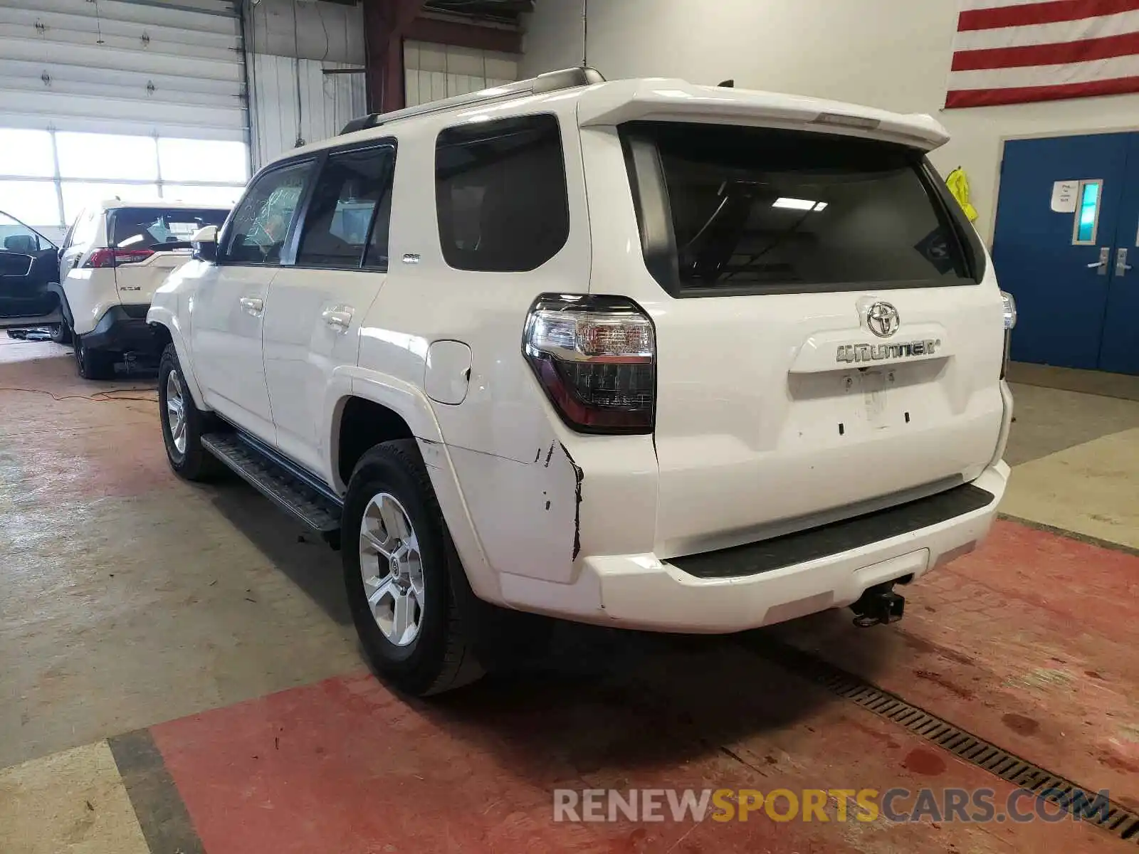 3 Фотография поврежденного автомобиля JTEBU5JR3K5645220 TOYOTA 4RUNNER 2019