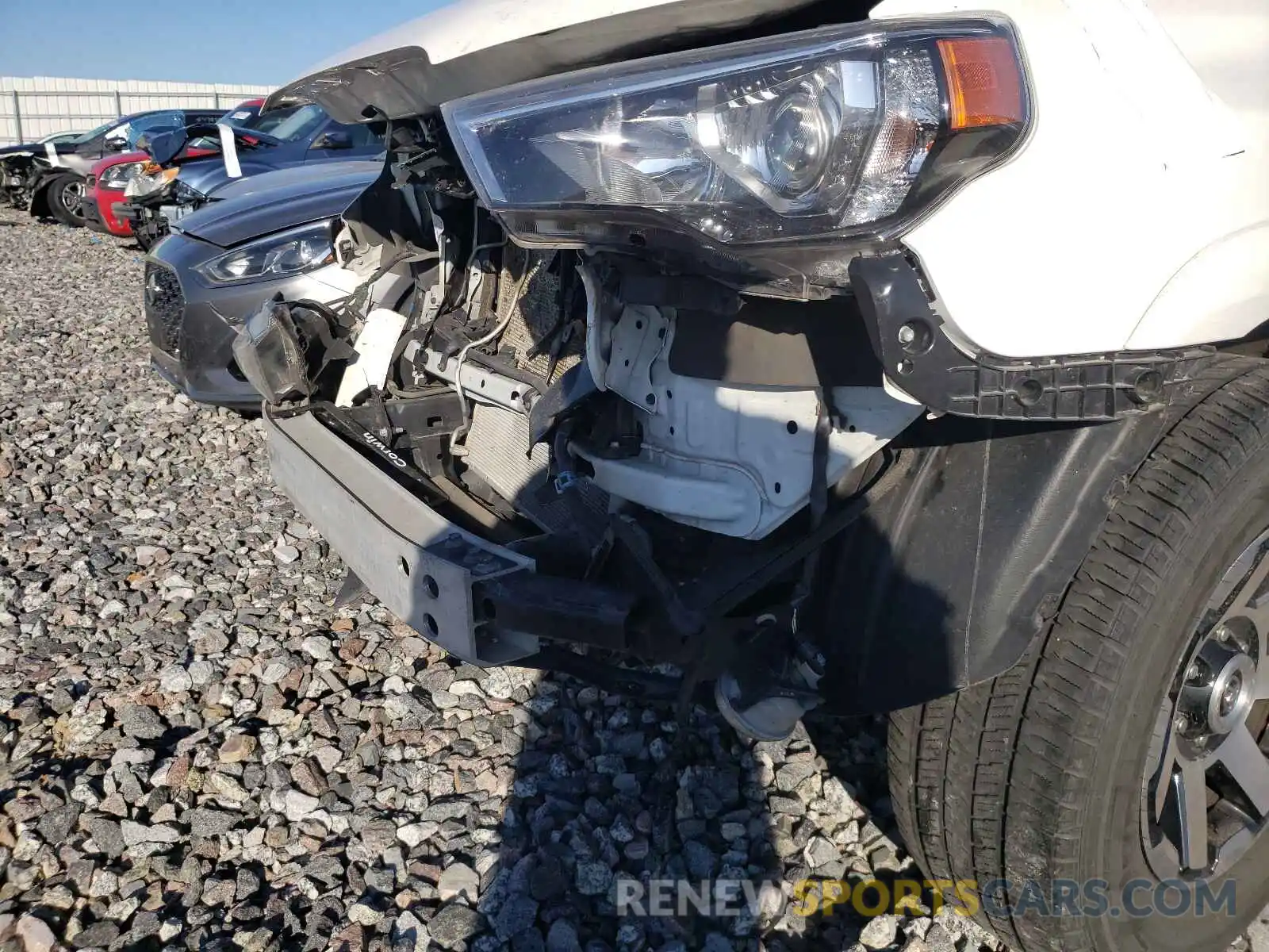 10 Photograph of a damaged car JTEBU5JR3K5649073 TOYOTA 4RUNNER 2019