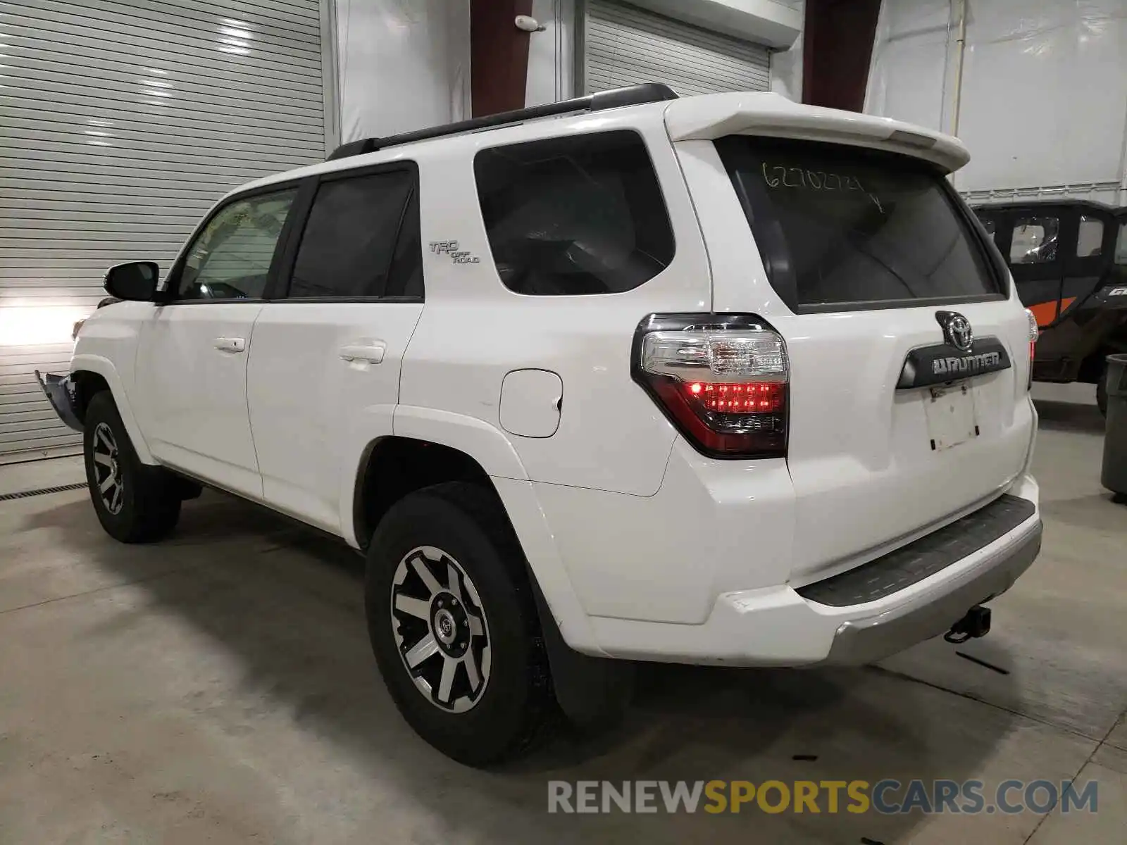 3 Фотография поврежденного автомобиля JTEBU5JR3K5649073 TOYOTA 4RUNNER 2019