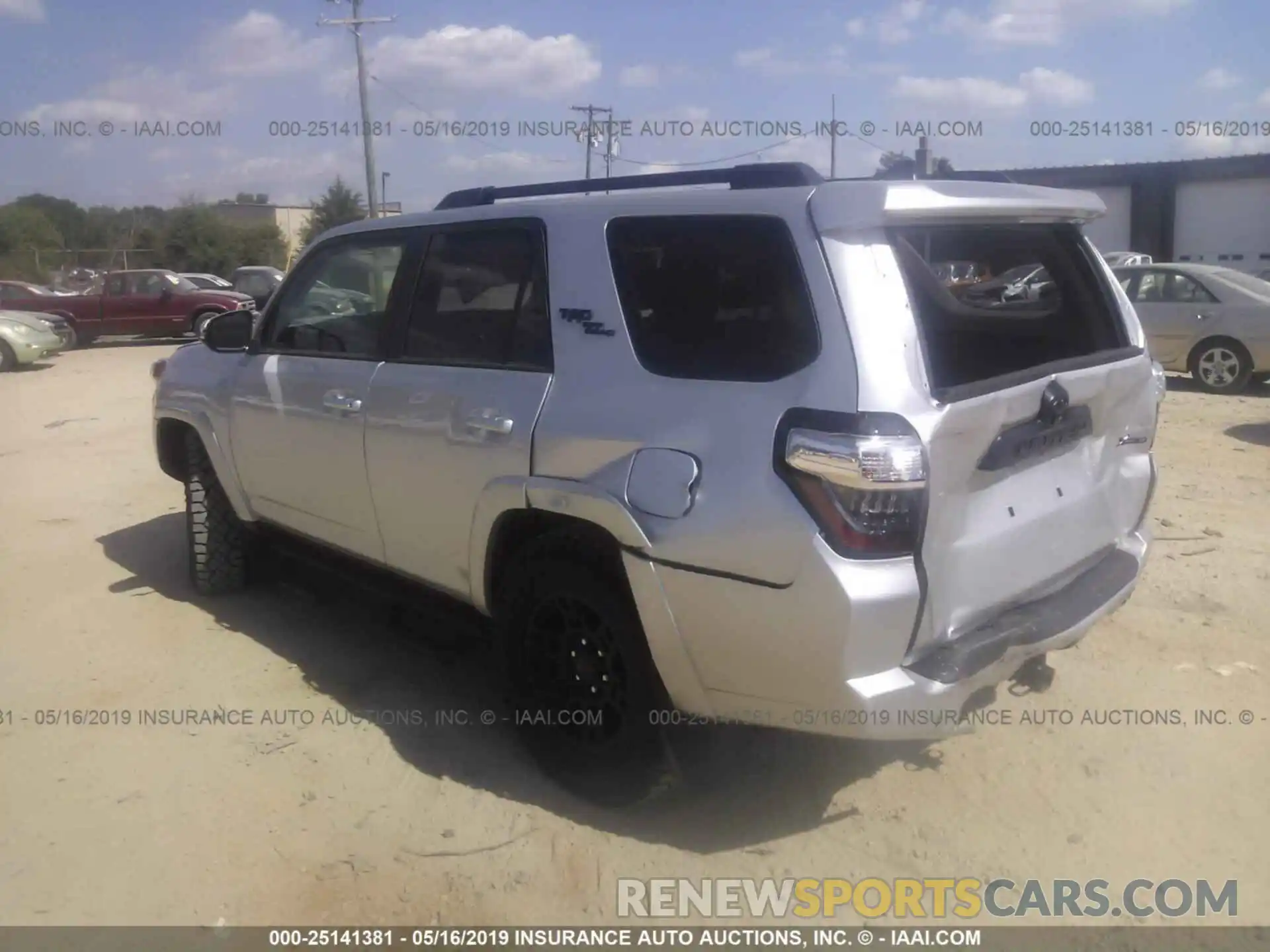 3 Фотография поврежденного автомобиля JTEBU5JR3K5650028 TOYOTA 4RUNNER 2019