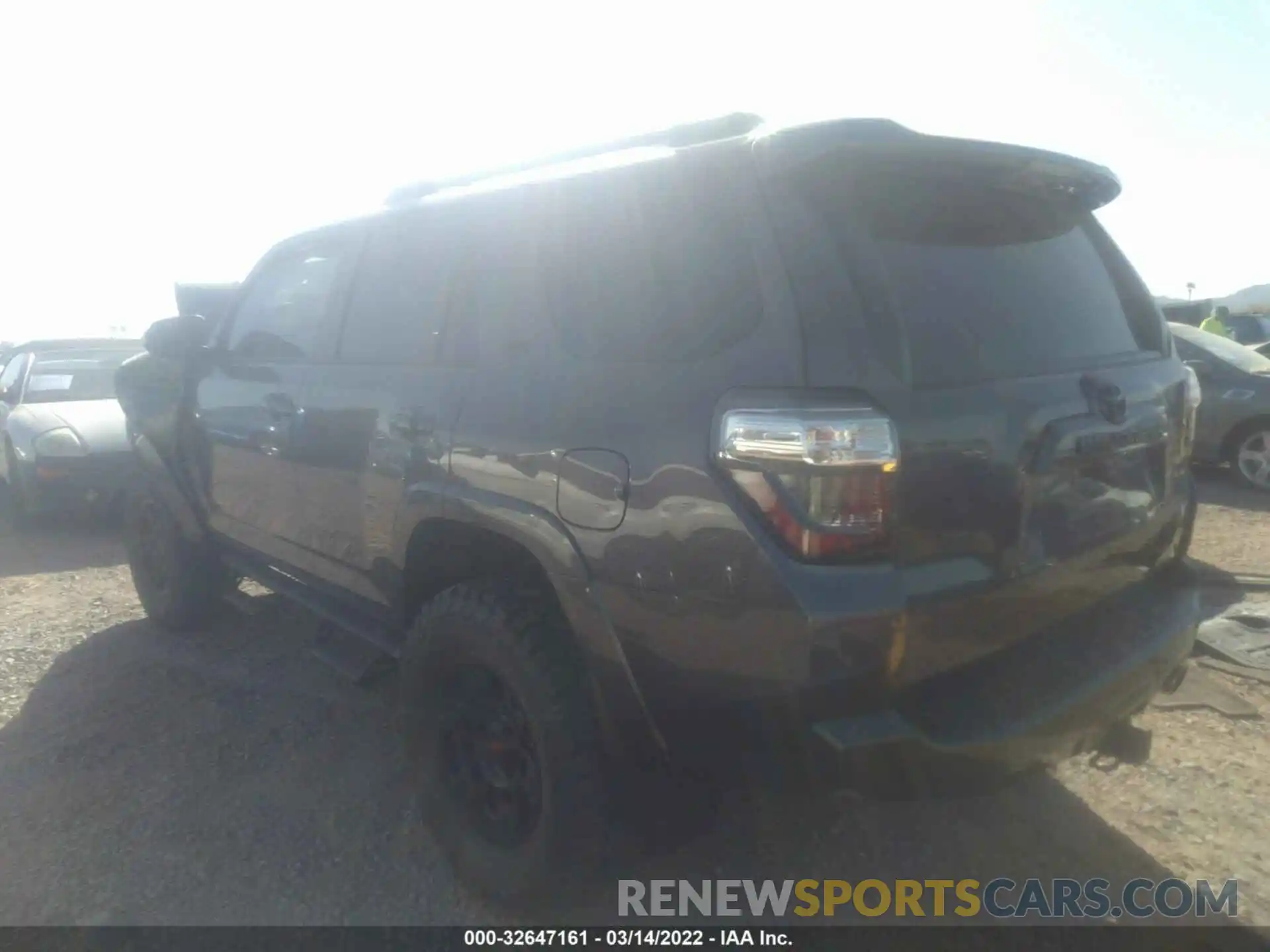 3 Фотография поврежденного автомобиля JTEBU5JR3K5656508 TOYOTA 4RUNNER 2019