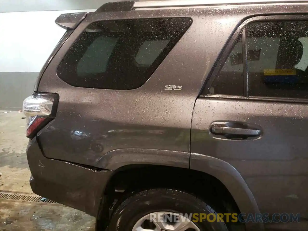 9 Photograph of a damaged car JTEBU5JR3K5661899 TOYOTA 4RUNNER 2019