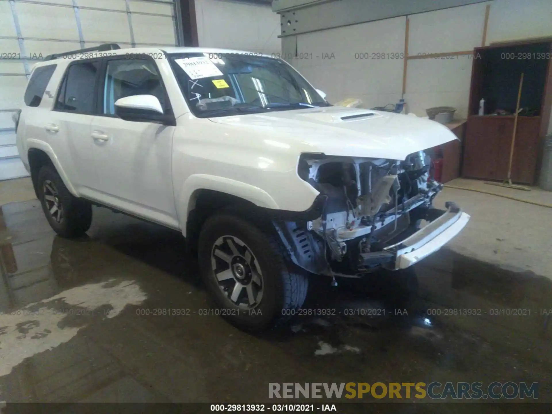 1 Фотография поврежденного автомобиля JTEBU5JR3K5664575 TOYOTA 4RUNNER 2019