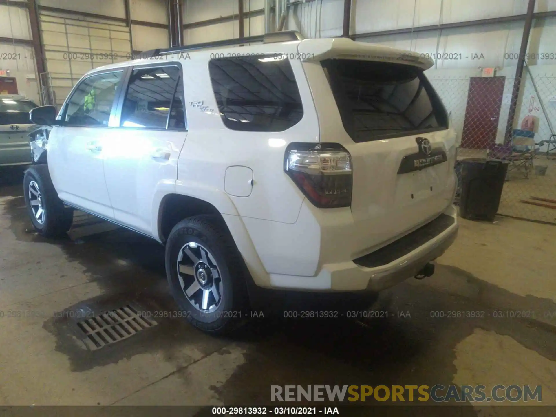 3 Фотография поврежденного автомобиля JTEBU5JR3K5664575 TOYOTA 4RUNNER 2019