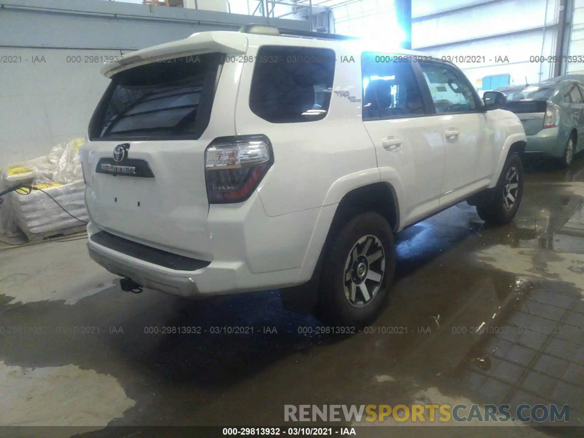 4 Фотография поврежденного автомобиля JTEBU5JR3K5664575 TOYOTA 4RUNNER 2019