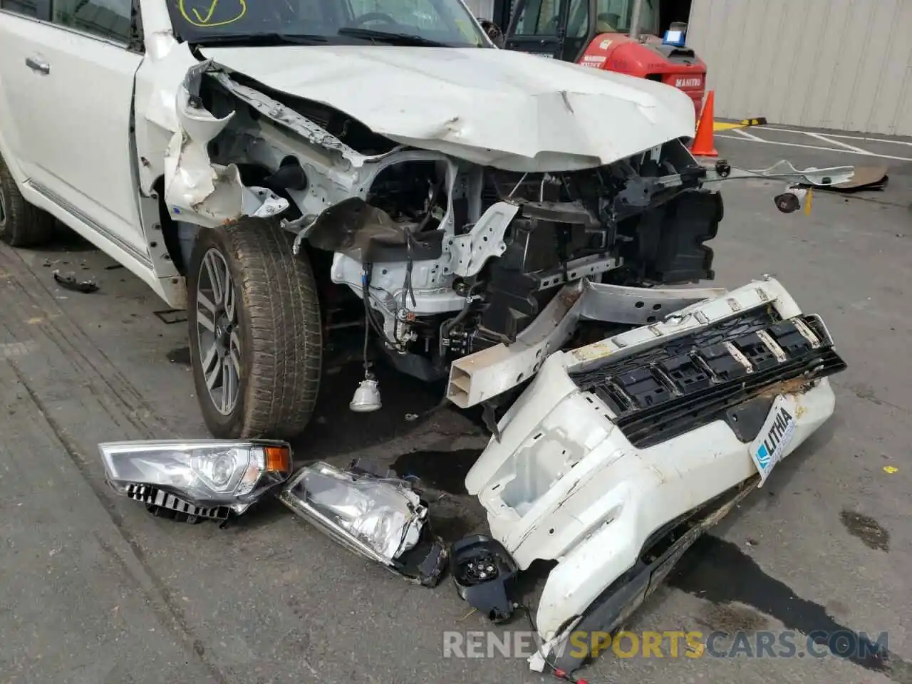 9 Photograph of a damaged car JTEBU5JR3K5664768 TOYOTA 4RUNNER 2019