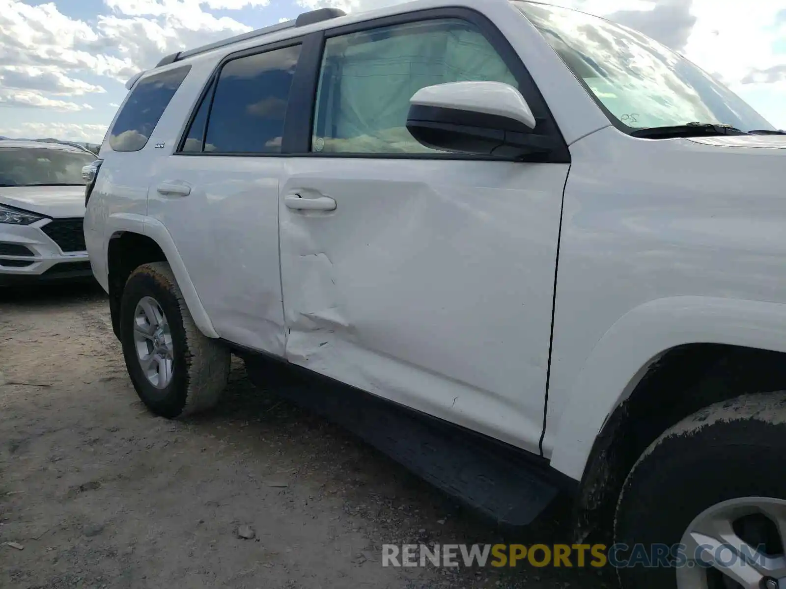 9 Photograph of a damaged car JTEBU5JR3K5666892 TOYOTA 4RUNNER 2019