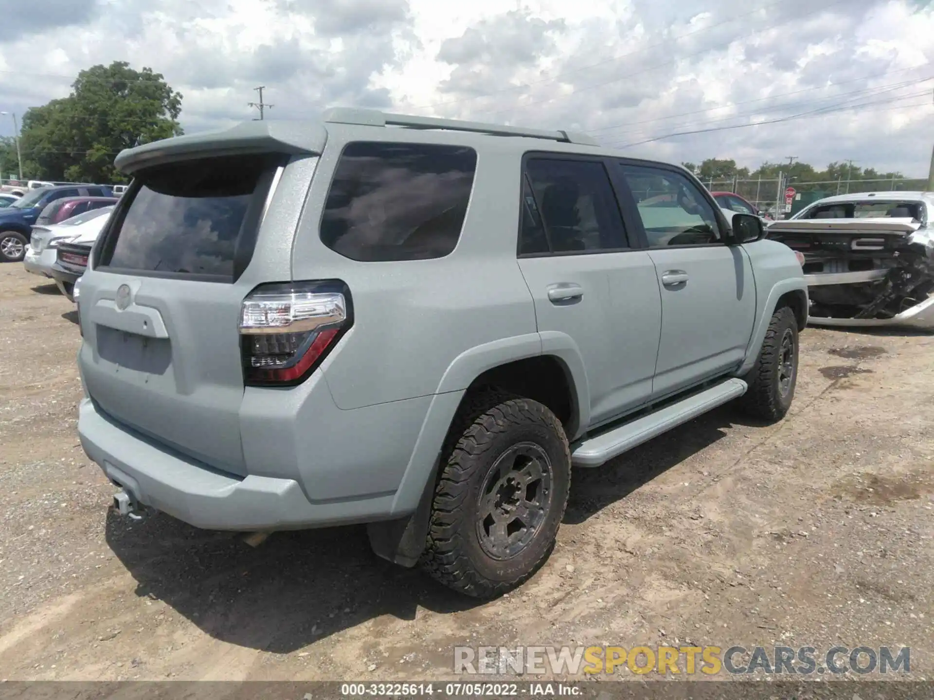 4 Фотография поврежденного автомобиля JTEBU5JR3K5670764 TOYOTA 4RUNNER 2019