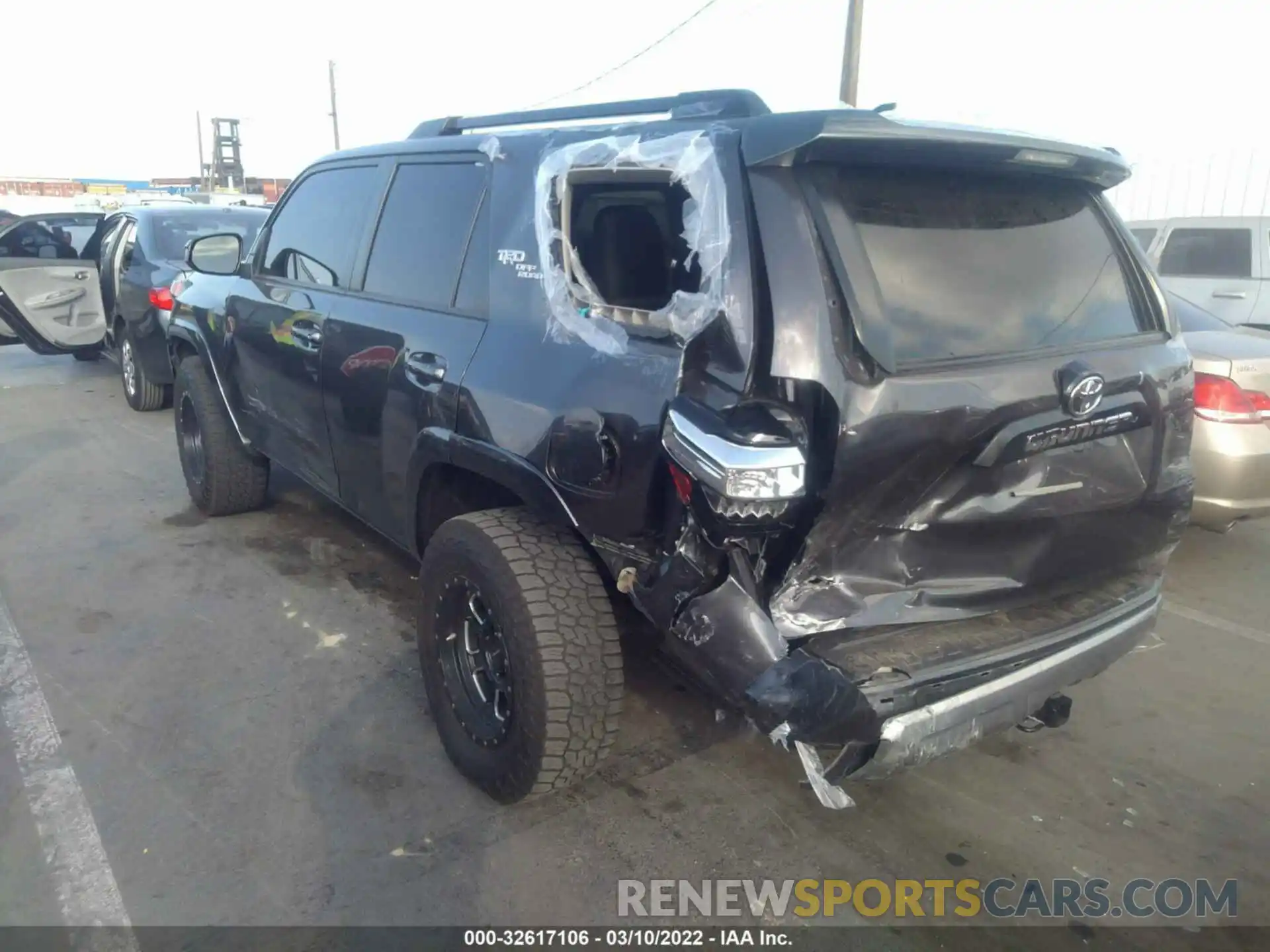 3 Фотография поврежденного автомобиля JTEBU5JR3K5676807 TOYOTA 4RUNNER 2019