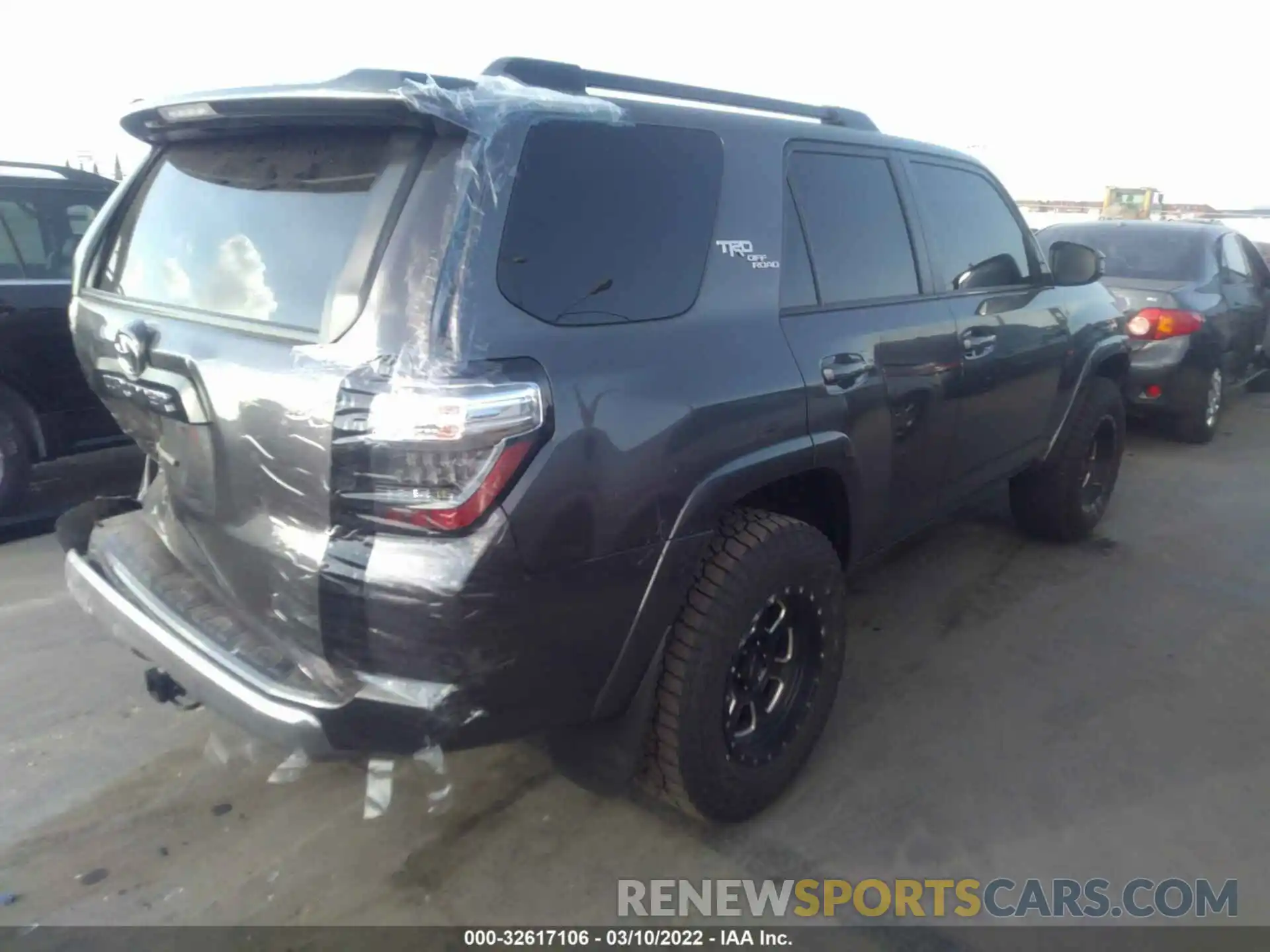 4 Фотография поврежденного автомобиля JTEBU5JR3K5676807 TOYOTA 4RUNNER 2019