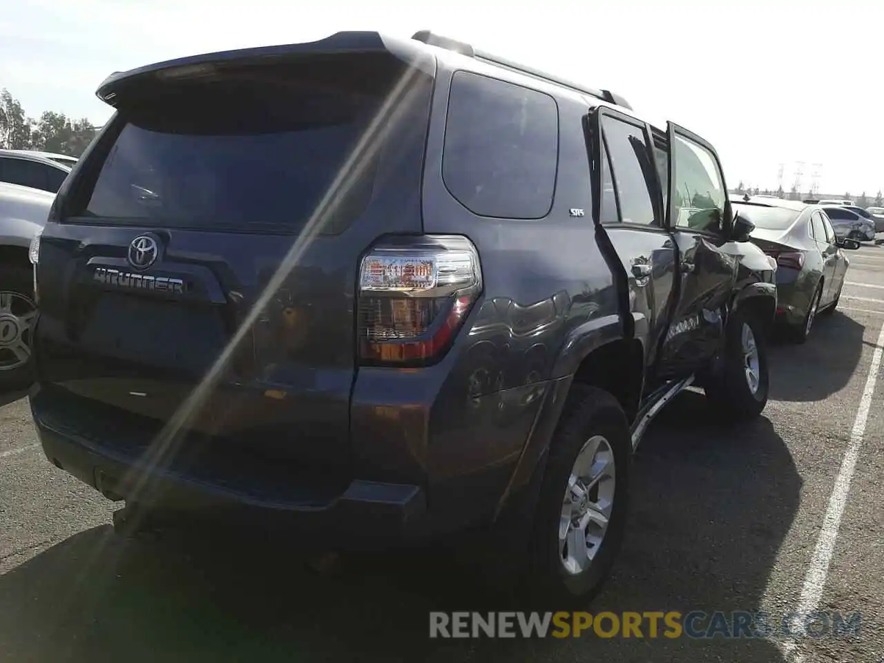 4 Photograph of a damaged car JTEBU5JR3K5682185 TOYOTA 4RUNNER 2019