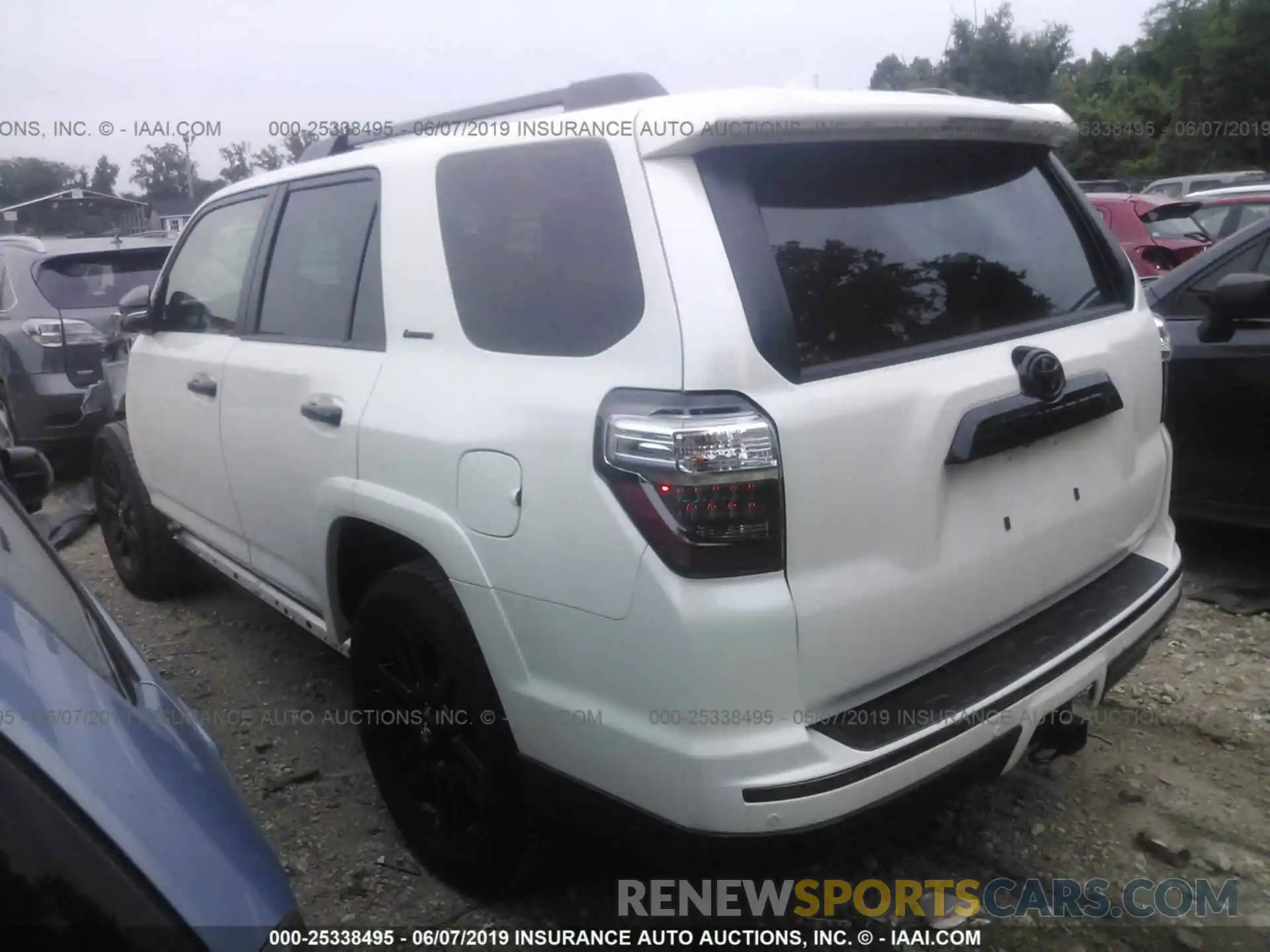 3 Photograph of a damaged car JTEBU5JR3K5682283 TOYOTA 4RUNNER 2019